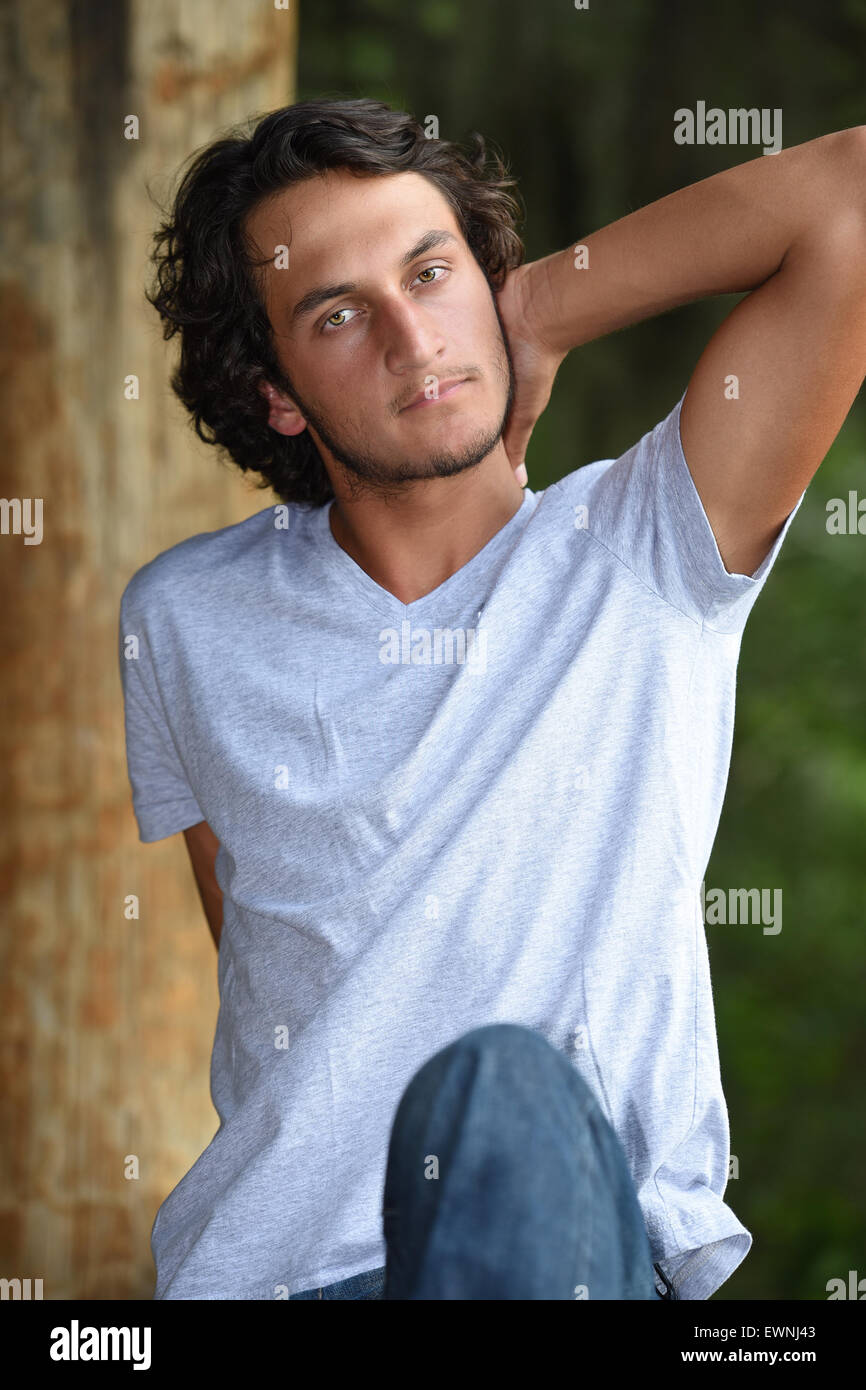 Modèle masculin aux yeux verts Banque D'Images