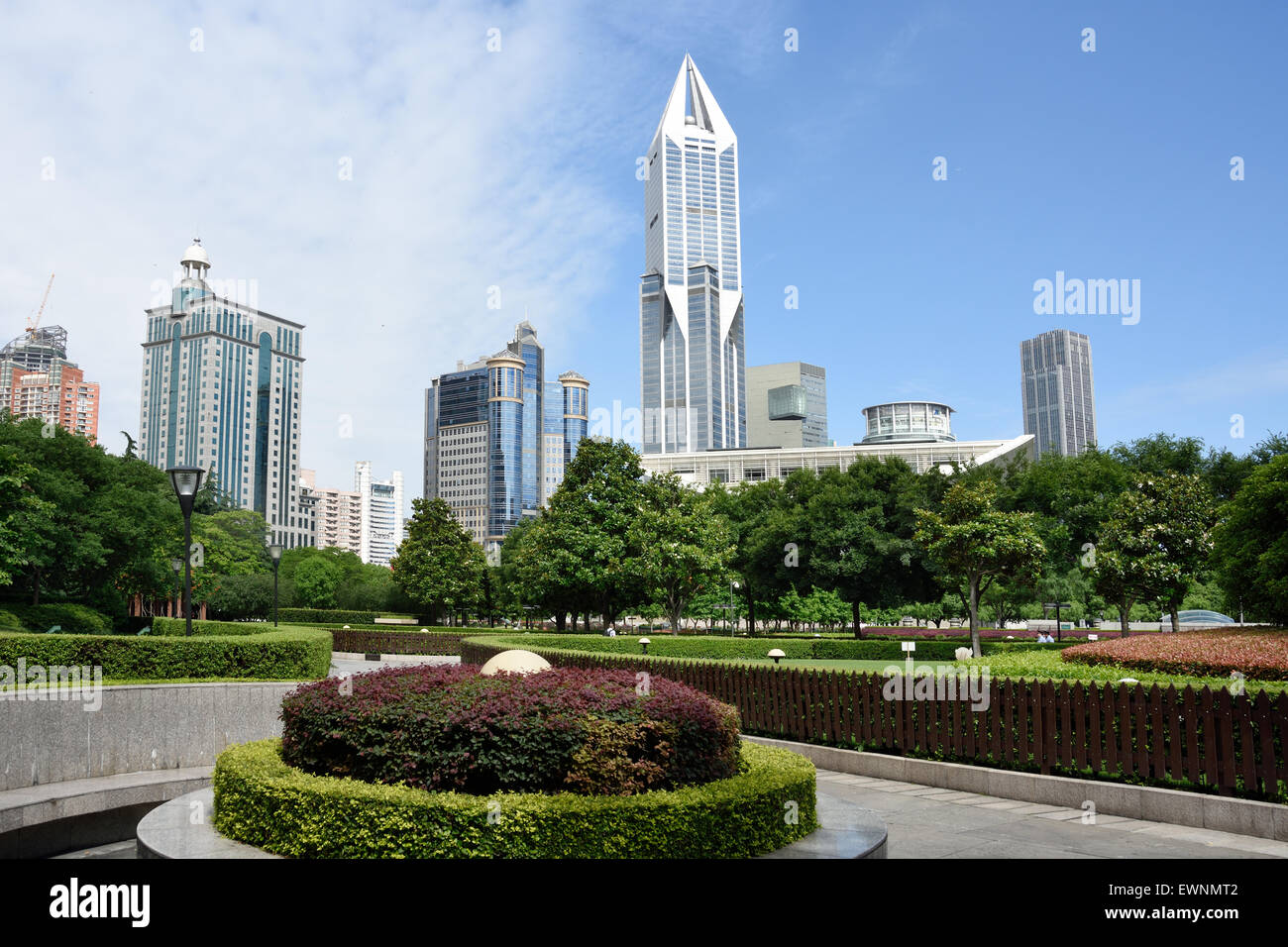 Fontaine avec les gens et les enfants, place du peuple, bâtiment du gouvernement municipal, la municipalité de Shanghai, ville de la ville de la ville de Chine Banque D'Images