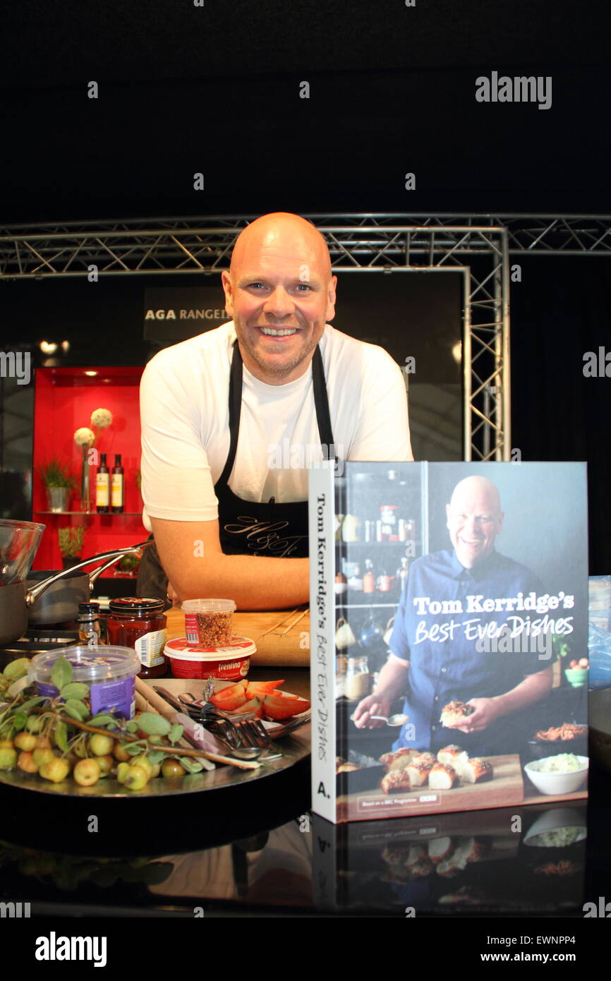 Télévision Celebrity chef, Tom Kerridge fait la promotion de son livre "Le meilleur des plats à Chatsworth Country Fair, Peak District England UK -2014 Banque D'Images