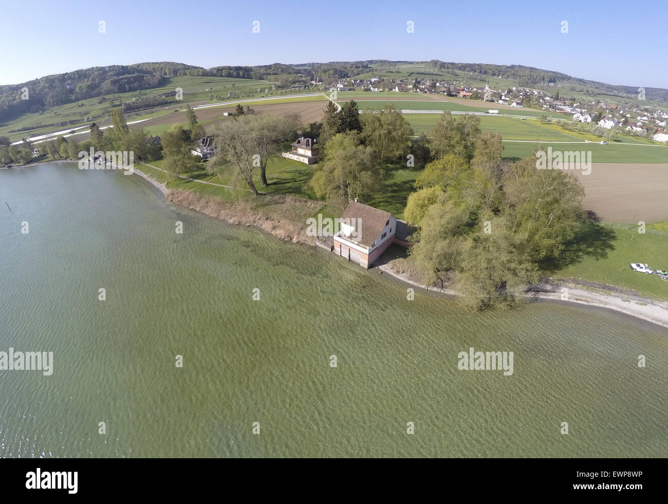 Vue aérienne de Sebastien Vettel's new boat house. Le pilote de F1 acheté le bateau maison et la propriété en octobre 2014. Vettel et sa famille vivent encore dans une villa à 30 minutes. Doté d''athmospere : où : Zürich, Suisse Quand : 26 Avr 2015 Banque D'Images