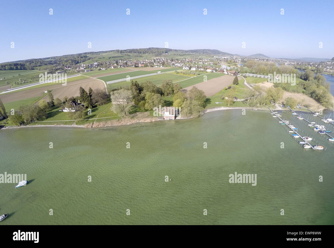 Vue aérienne de Sebastien Vettel's new boat house. Le pilote de F1 acheté le bateau maison et la propriété en octobre 2014. Vettel et sa famille vivent encore dans une villa à 30 minutes. Doté d''athmospere : où : Zürich, Suisse Quand : 26 Avr 2015 Banque D'Images