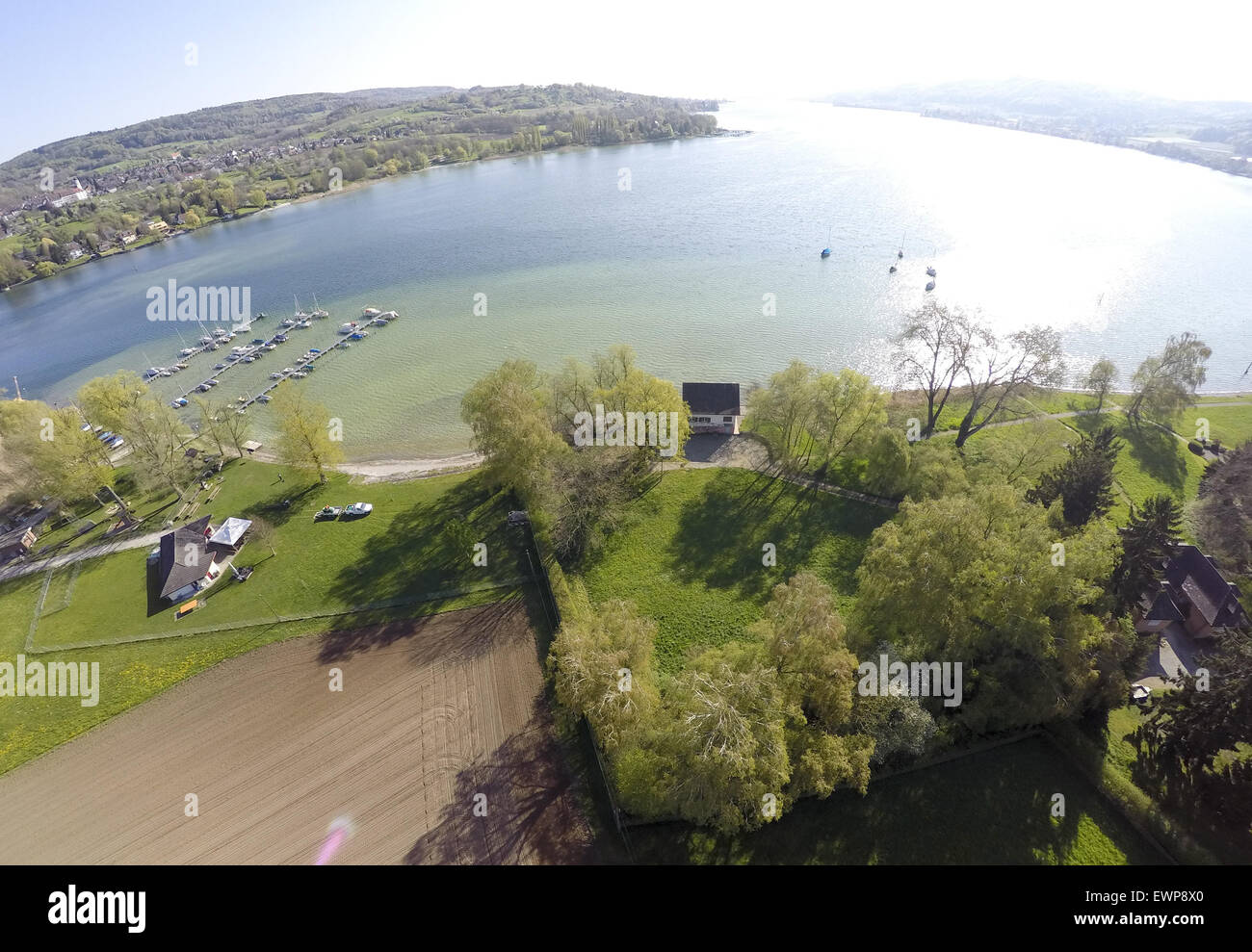 Vue aérienne de Sebastien Vettel's new boat house. Le pilote de F1 acheté le bateau maison et la propriété en octobre 2014. Vettel et sa famille vivent encore dans une villa à 30 minutes. Doté d''athmospere : où : Zürich, Suisse Quand : 26 Avr 2015 Banque D'Images