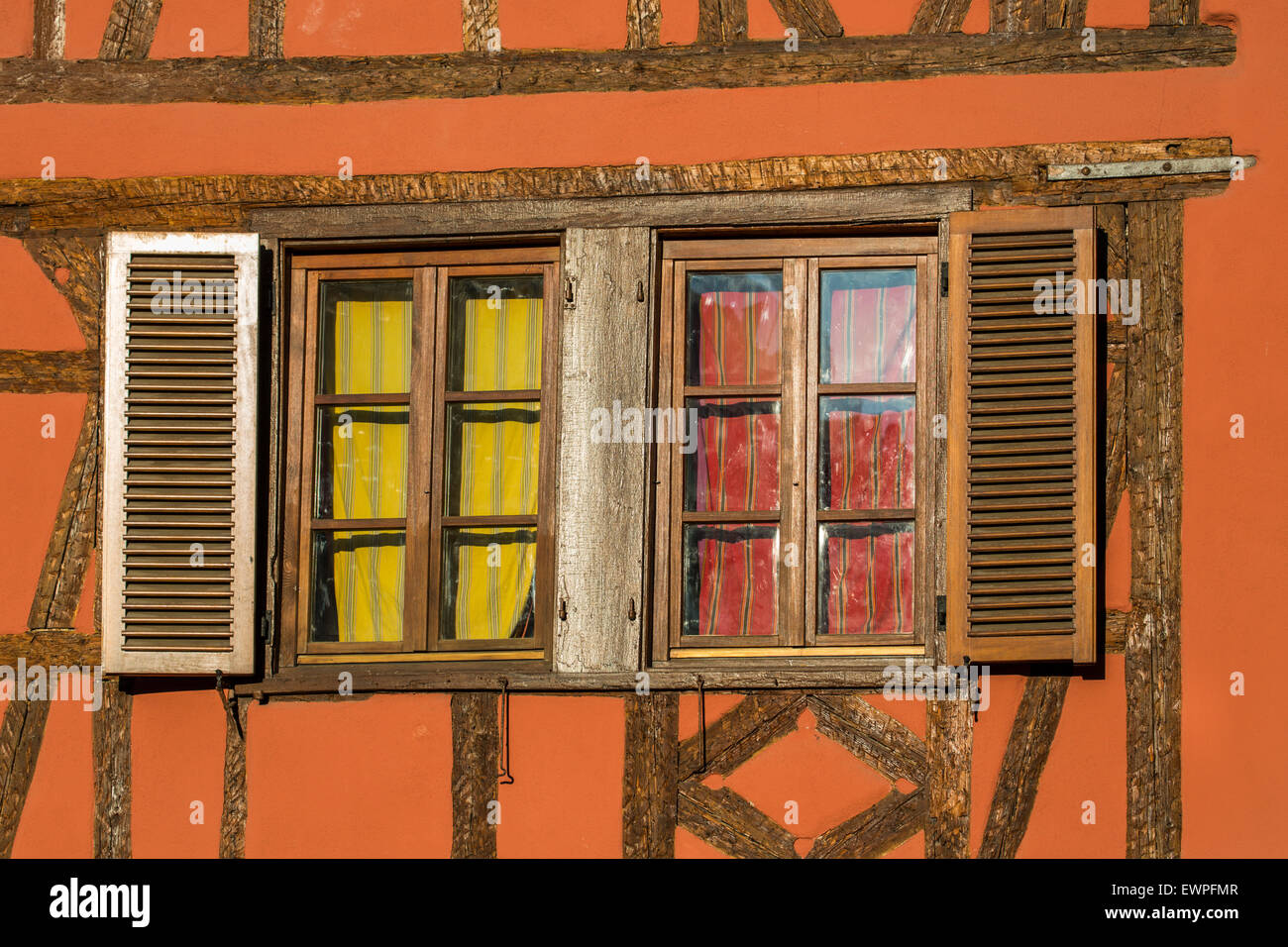 Fenêtre et volets, Strasbourg, Alsace, France Banque D'Images