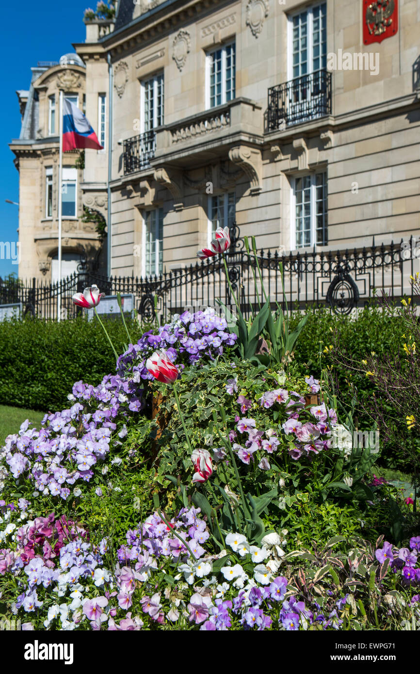 Fleurs à l'extérieur, Consulat Russe, Strasbourg, Alsace, France Banque D'Images