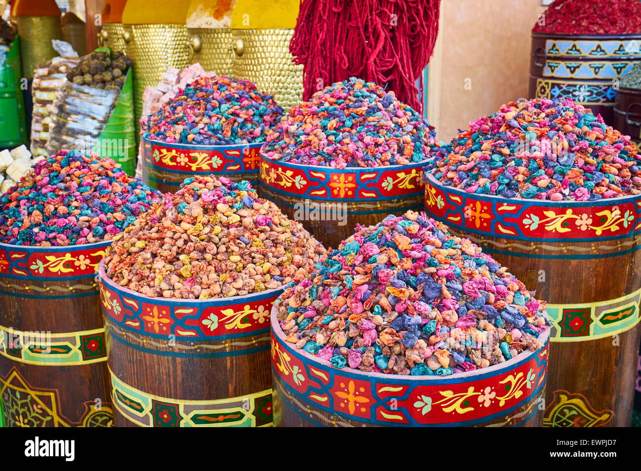 Herbes et épices locales traditionnelles, le Maroc, l'Afrique Banque D'Images