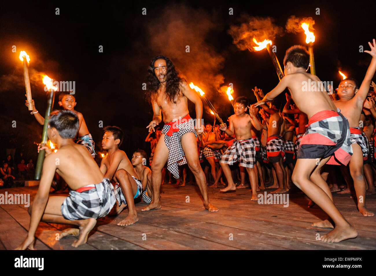 Spectacle de danse Kecak, Ubud, Bali, Indonésie. Banque D'Images Spectacle de danse Kecak, Ubud, Bali, Indonésie. Banque D'Images