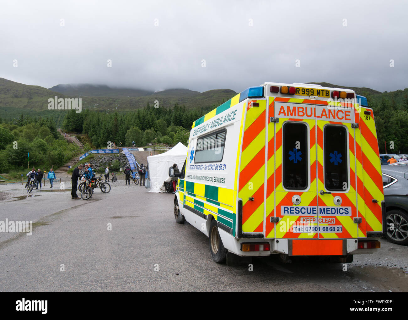 Rescue Medics Ambulance à une course de vtt de descente - Fort William, Écosse, Royaume-Uni Banque D'Images
