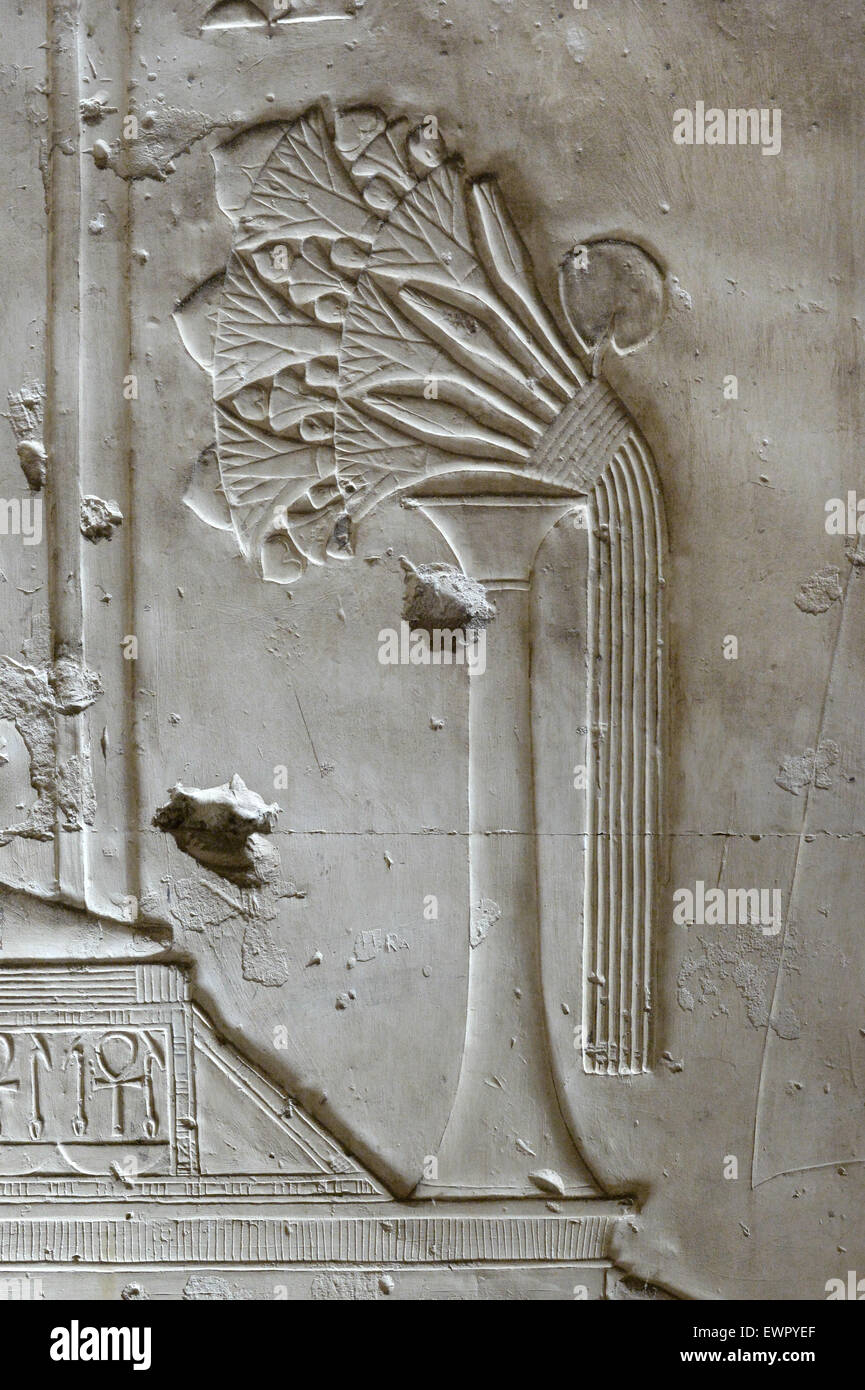 Abydos,l'Égypte, le temple funéraire du pharaon Seti I, Menmaatra, (XIX° dyn. 1321-1186 avant J.-C.) - un bouquet de fleurs Banque D'Images