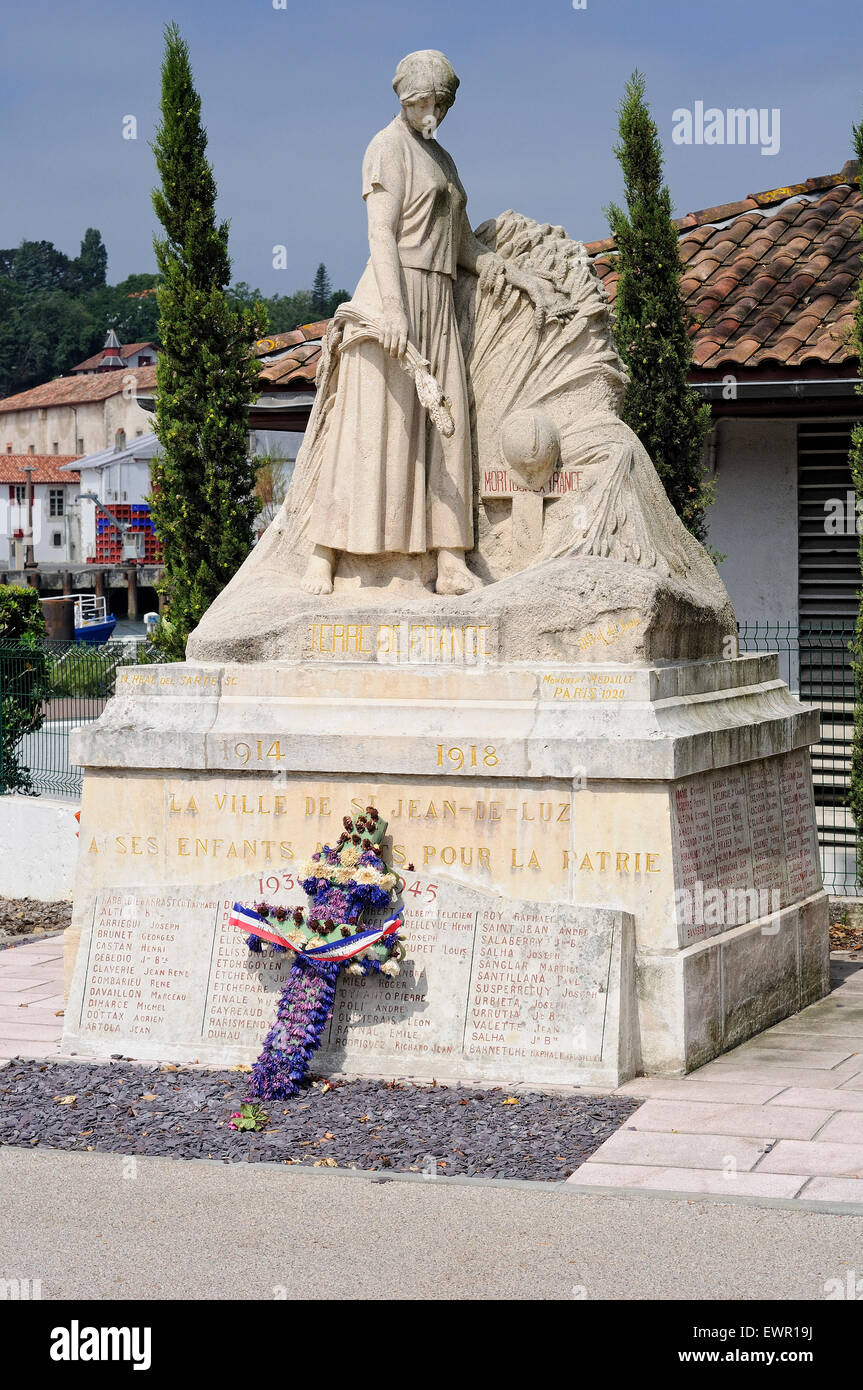 Mémorial des Victimes de guerre. Saint-Jean-de-Luz (Donibane Lohizune). Pyrénées Atlantiques. La France. Banque D'Images