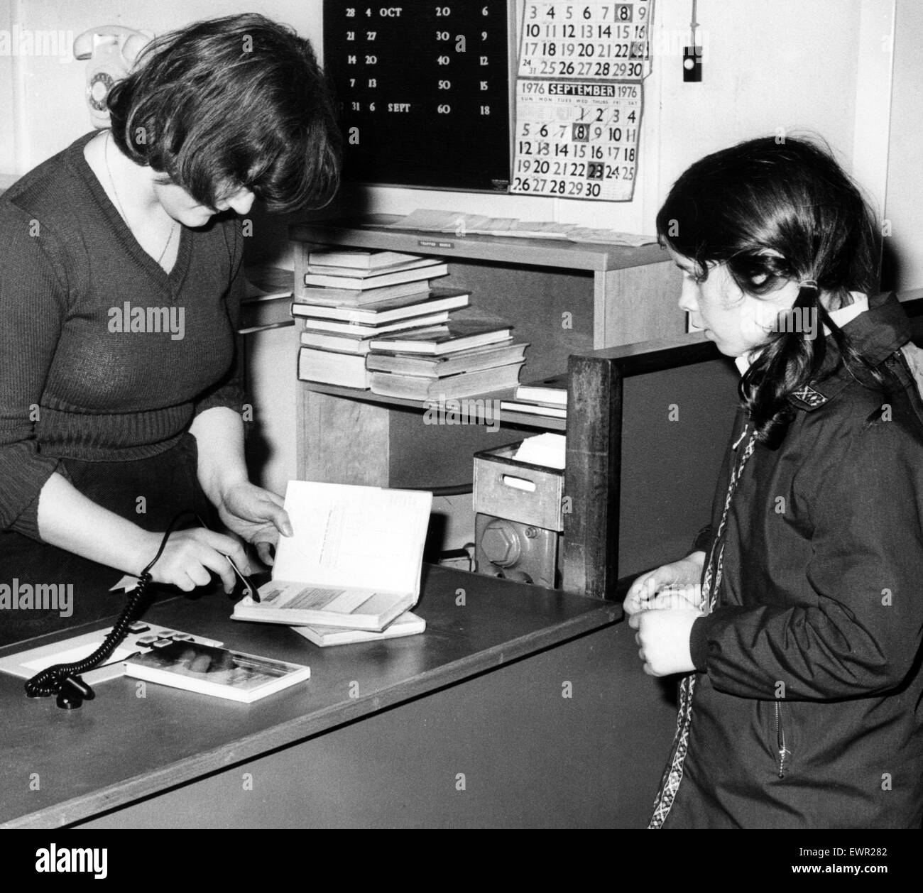 Service informatique à la bibliothèque centrale, à Coventry. 16 octobre 1976. Banque D'Images