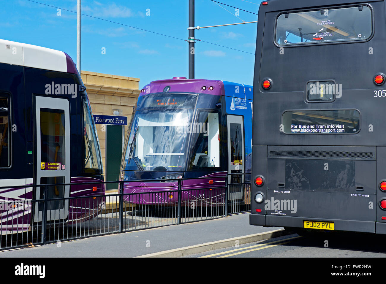 Les Trams et bus dans la région de Fleetwood, Lancashire, England UK Banque D'Images