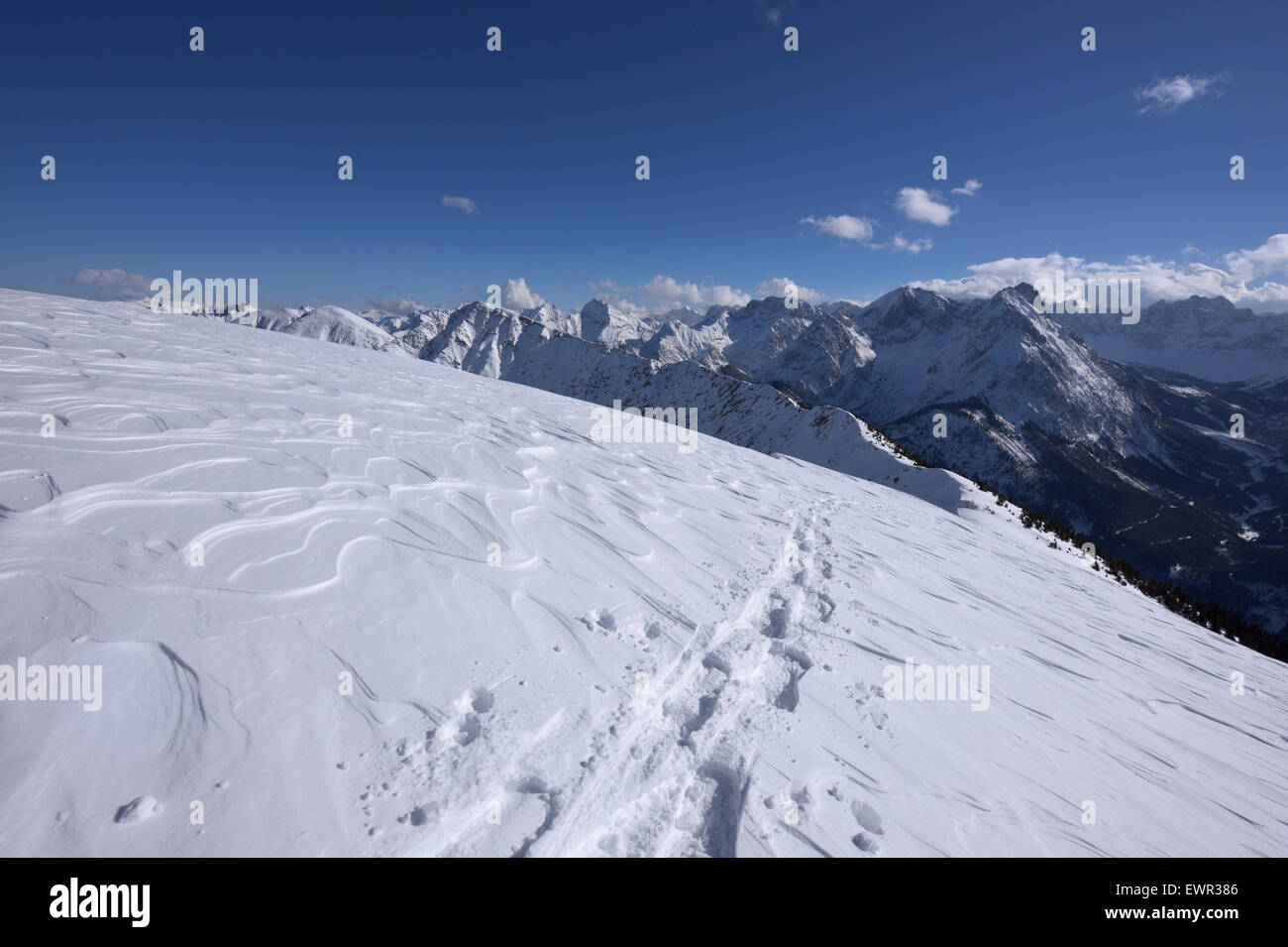 Pistes pour raquettes de montagne paysage, Karwendel, Autriche Banque D'Images