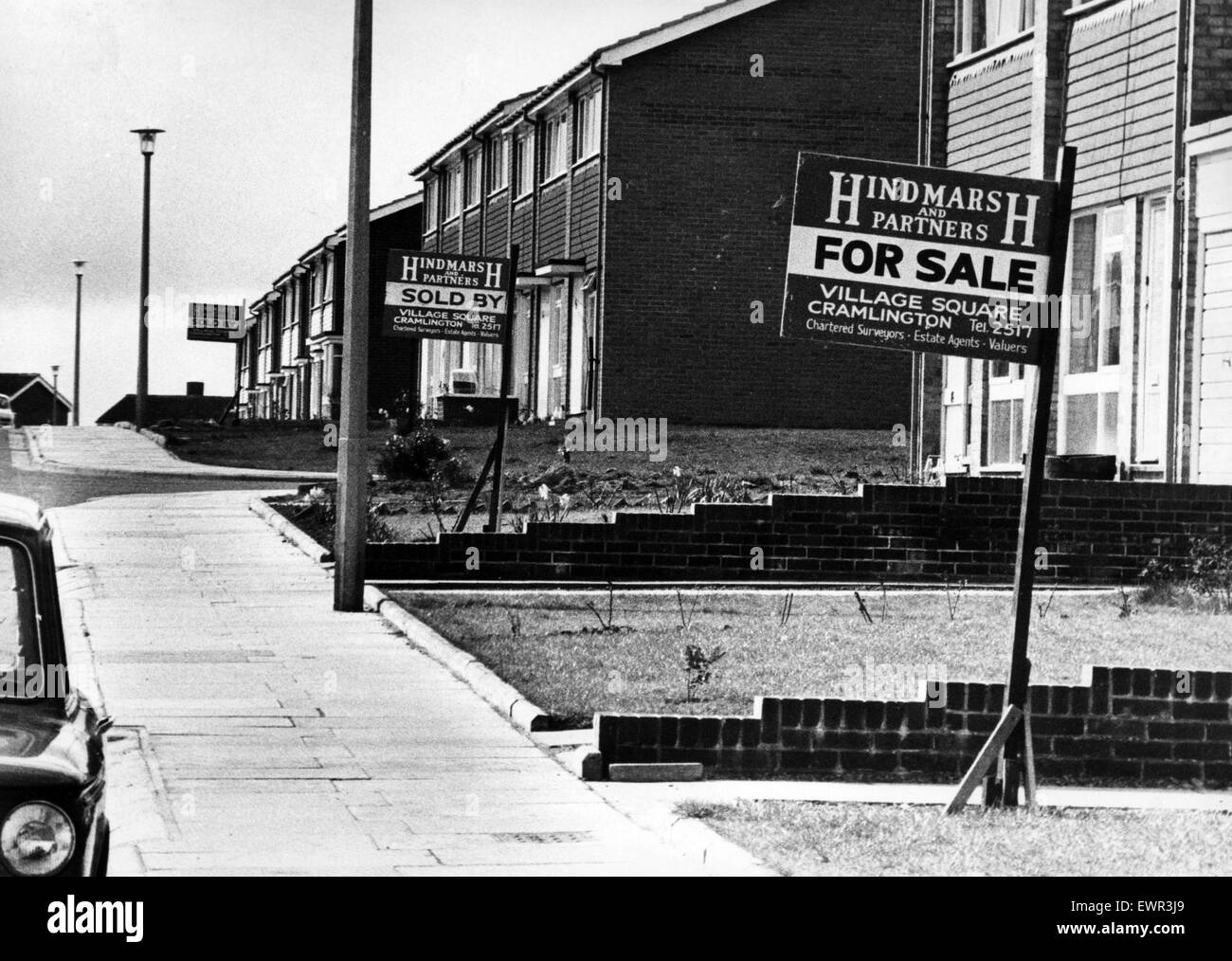 Scène de rue à Cramlington Nouvelle Ville. Le 31 mars 1973. Banque D'Images