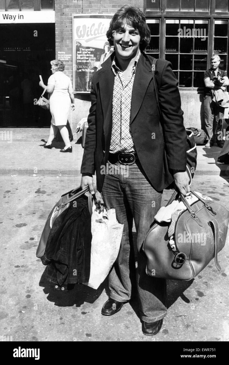 Lewis Alun deviendra le 18e Joueur gallois dans les Lions Britanniques lorsqu'il arrive à Auckland. Lewis, de London Welsh, remplace le demi de mêlée Brynmor Williams. Août 1977. Banque D'Images