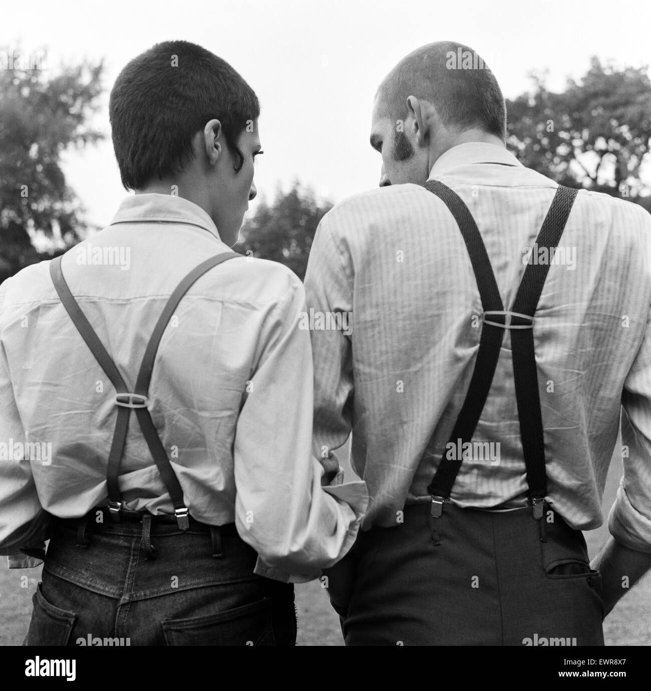 Deux jeunes gens portant la mode skinhead. Glenda Peake et Tony Hughes. Finchley, 7 octobre 1969. Banque D'Images