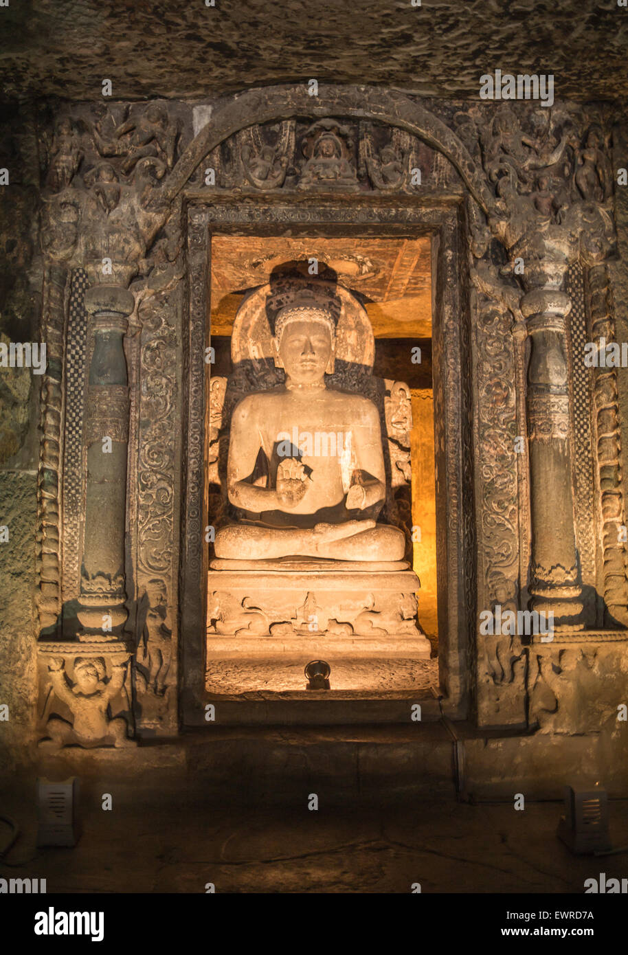 Surface fissurée de la vieille statue de Bouddha Banque D'Images