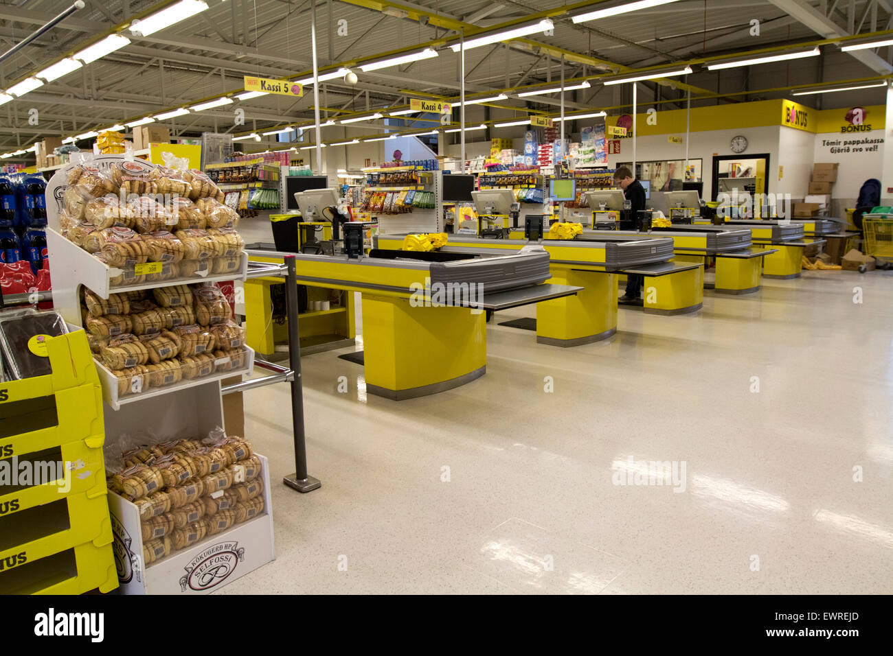 Caisses et des caisses de l'intérieur de l'Islande supermarché bonus Banque D'Images