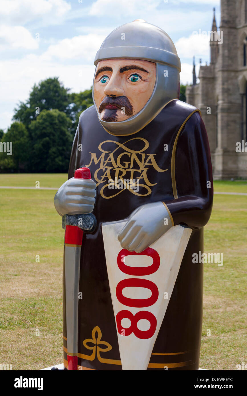 MC 800 Baron sculpture sur écran, une partie des Barons Sentier à travers Salisbury pour marquer la 800e anniversaire de la Grande Charte Banque D'Images