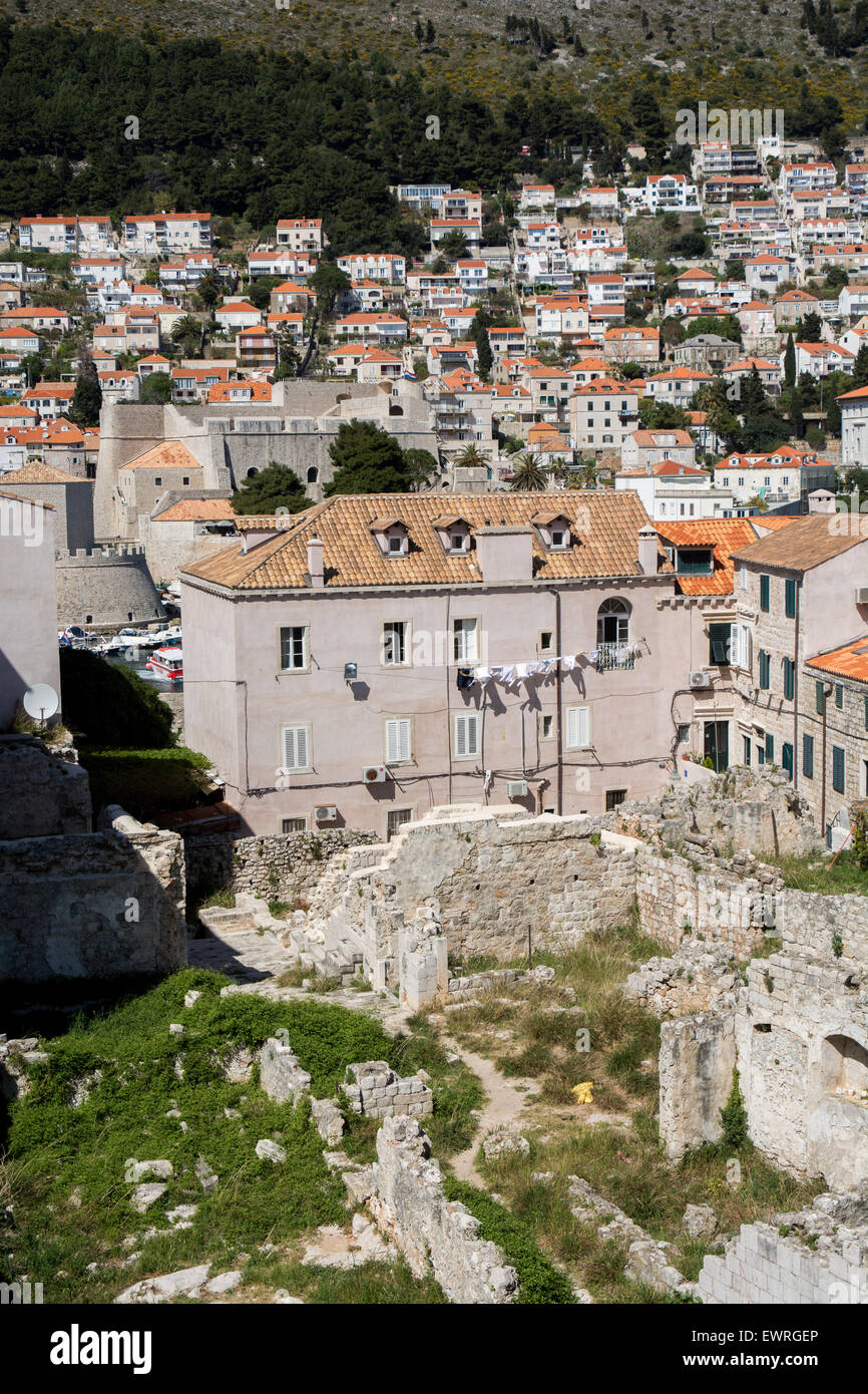Bâtiments à l'intérieur et à l'extérieur de la vieille ville, Dubrovnik, Croatie Banque D'Images