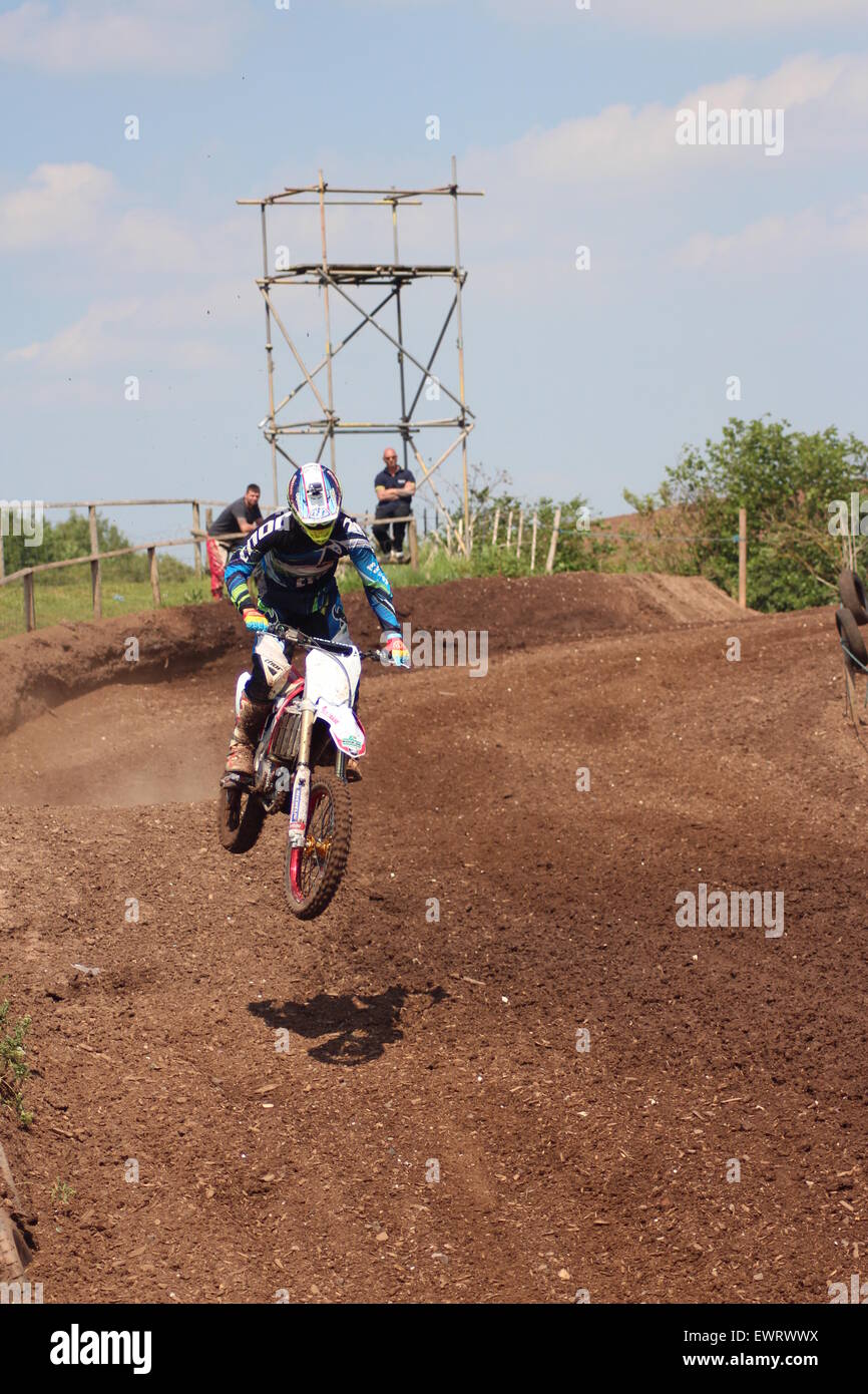 Les cycles à moteur, d'action et de cascades et de sauts de motocross Banque D'Images