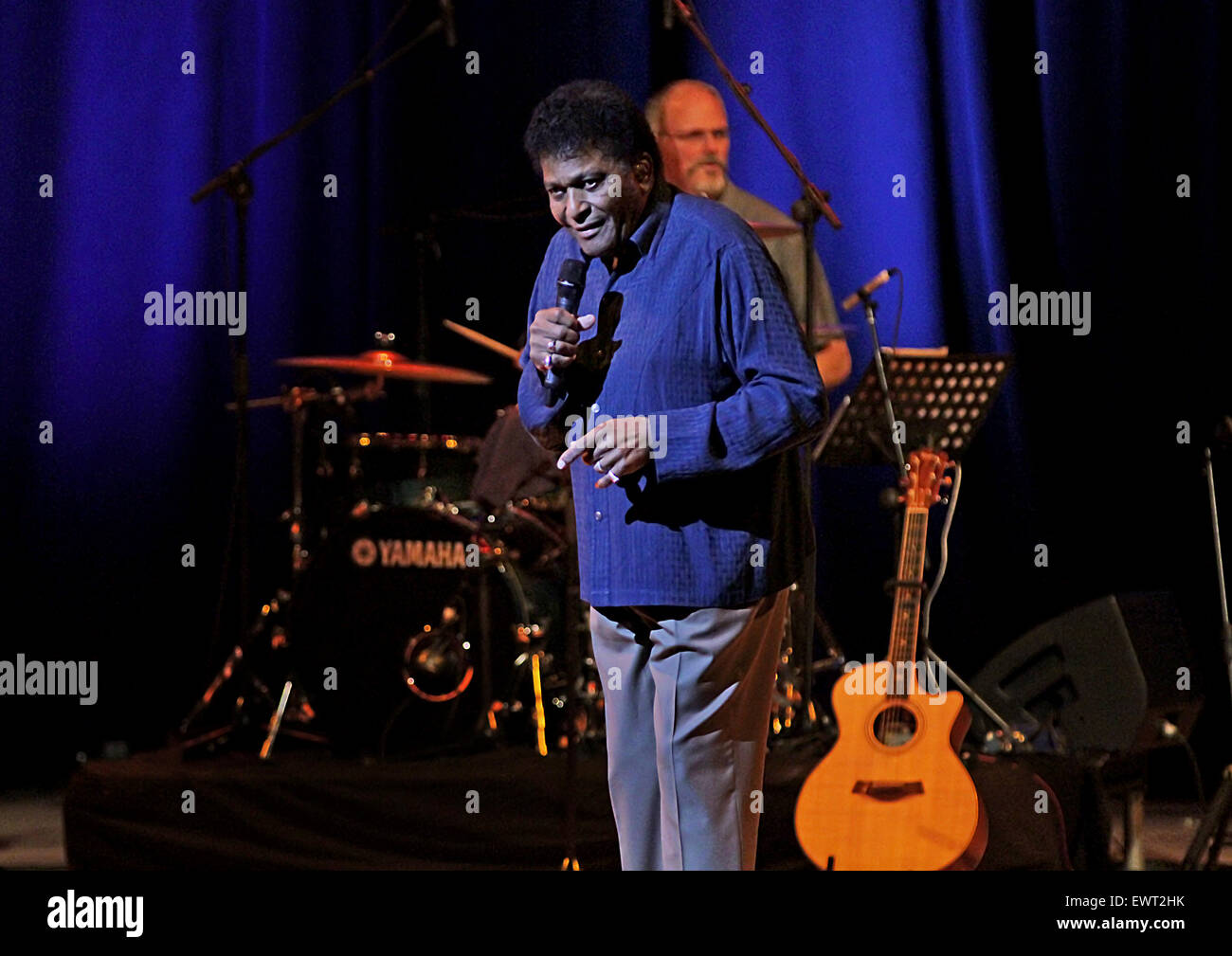 Charley Pride en live sur scène à Manchester Bridgewater Hall comprend : Charley Pride Où : Manchester, Royaume-Uni Quand : 29 Avr 2015 Banque D'Images