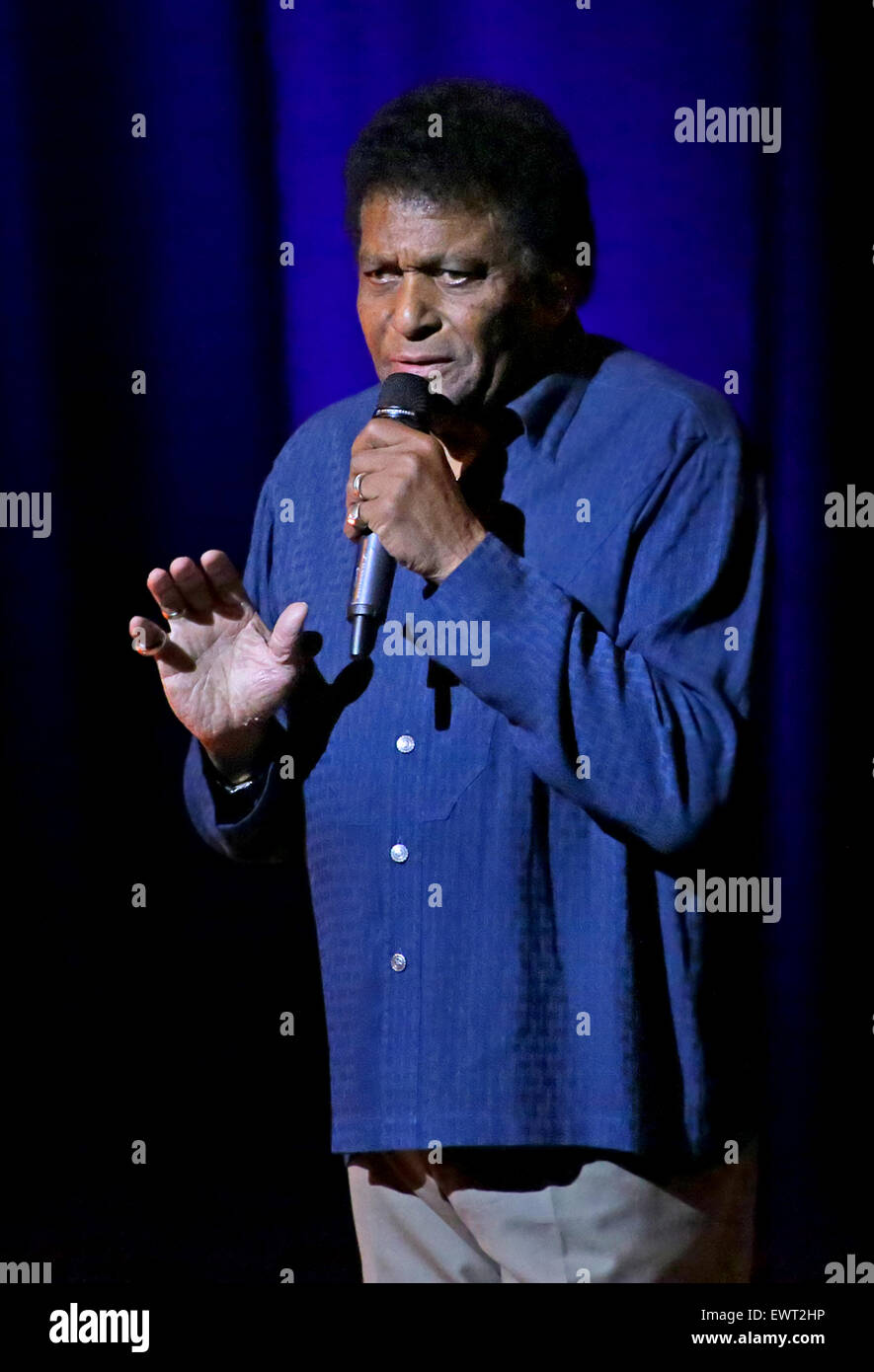 Charley Pride en live sur scène à Manchester Bridgewater Hall comprend : Charley Pride Où : Manchester, Royaume-Uni Quand : 29 Avr 2015 Banque D'Images