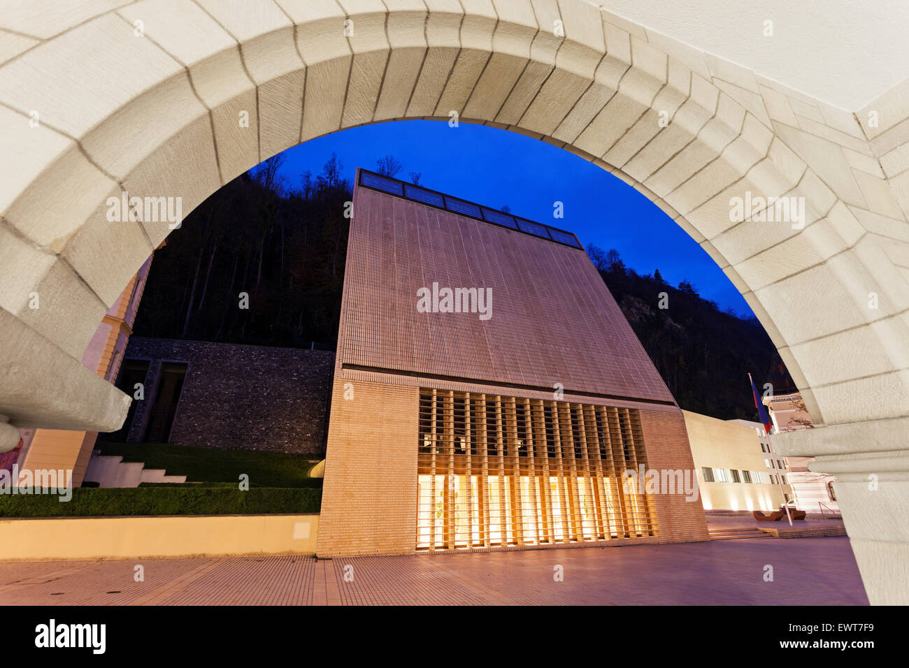 Bâtiment du Parlement du Liechtenstein au coucher du soleil. Vaduz, Liechtenstein Banque D'Images