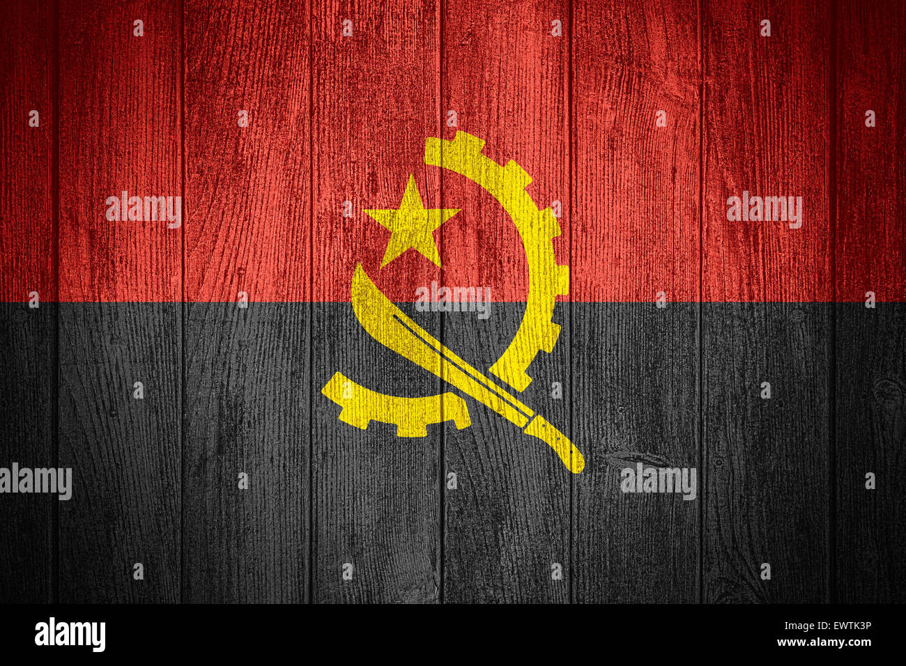 Angola Angola drapeau ou bannière sur des planches en arrière-plan Banque D'Images