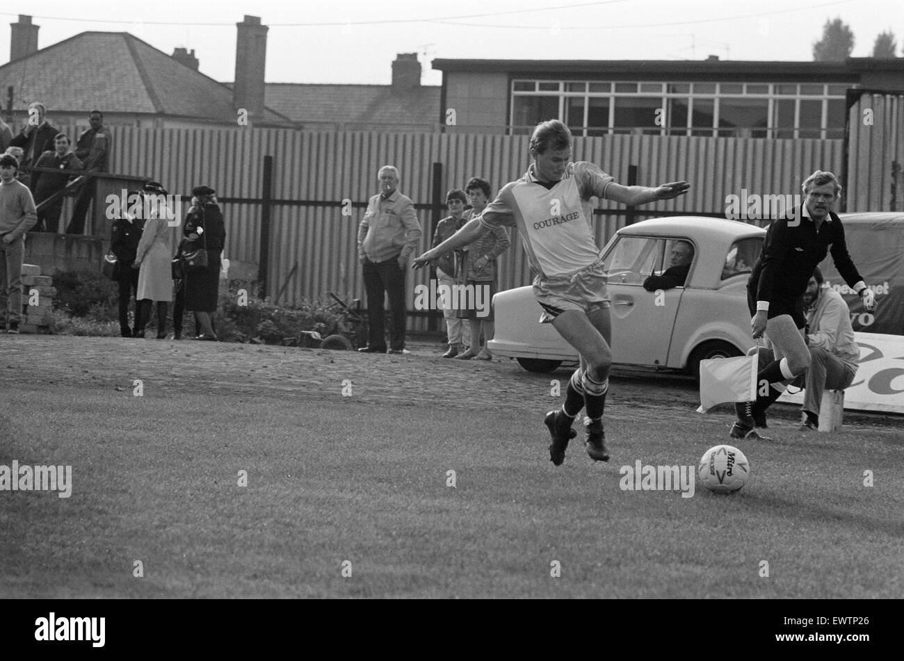 Newport, lecture 0-2 match ligue Division trois à Rodney Parade, samedi le 12 octobre 1985.Lecture égale record au cours de la saison pour le plus grand nombre de victoires consécutives du début d'une saison (12). Invacar Banque D'Images