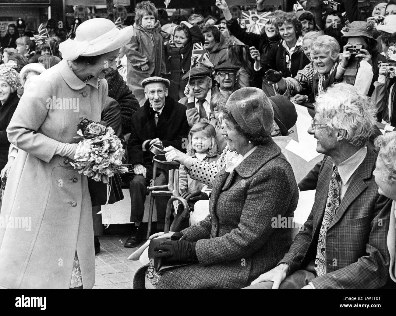 La reine Elizabeth II visite Stockton lors de son Jubilé d'argent d'. 14 juillet 1977. Banque D'Images