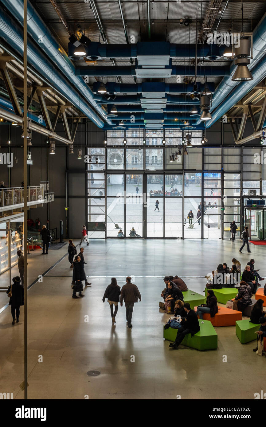 Paris : Centre Georges Pompidou, galerie d'art moderne et contemporain de l'intérieur, Musée National d'art conception inhabituelle Banque D'Images
