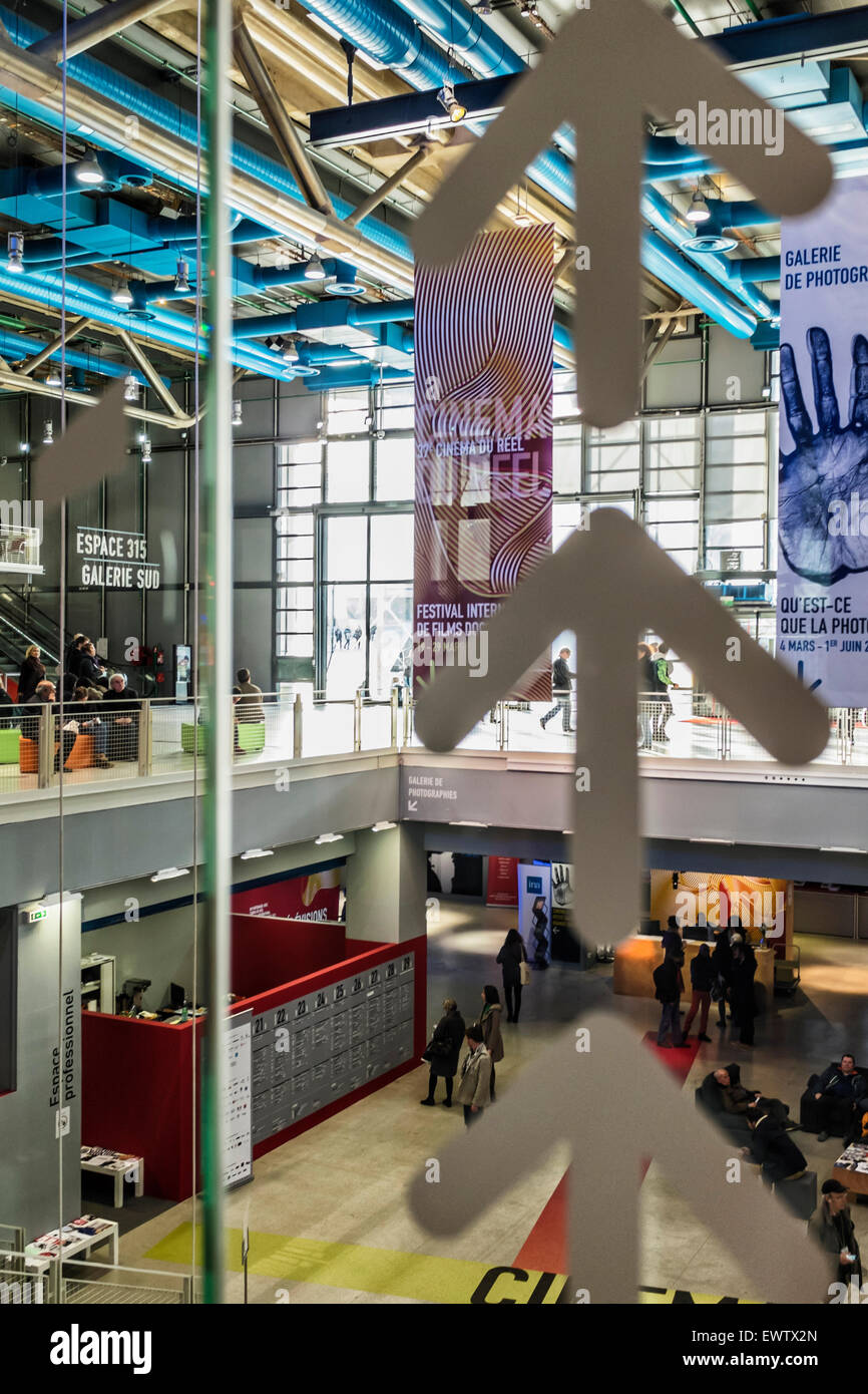 Paris : Centre Georges Pompidou, galerie d'art moderne et contemporain de l'intérieur, Musée National d'art conception inhabituelle Banque D'Images