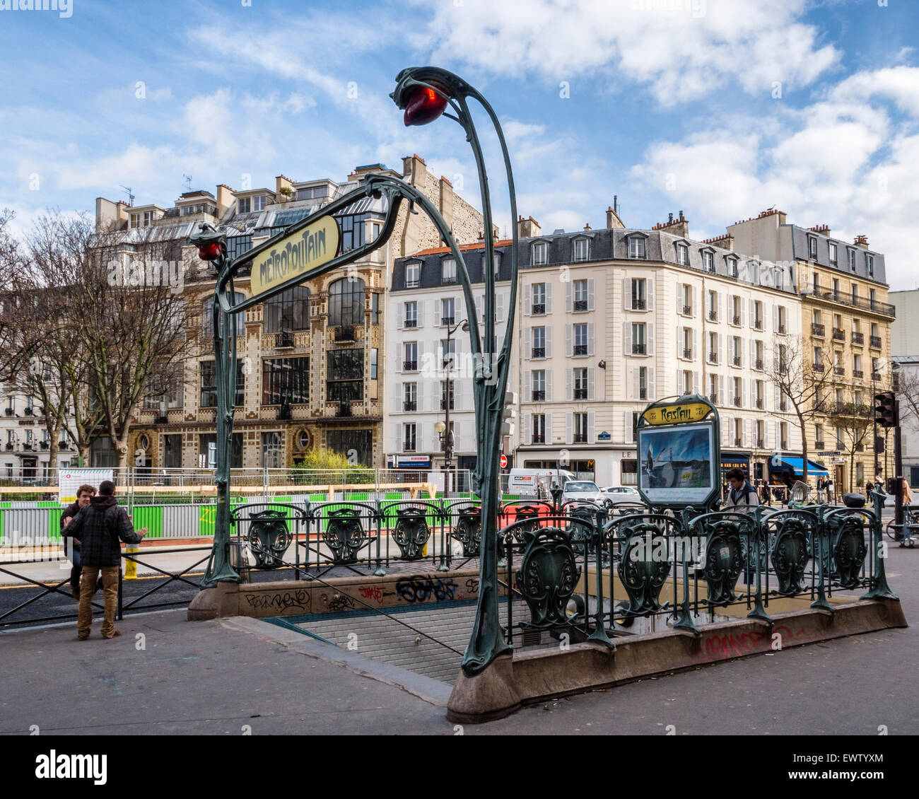 Metropolitan Paris Métro & entrée Art Nouveau signe, signe de Métro ...