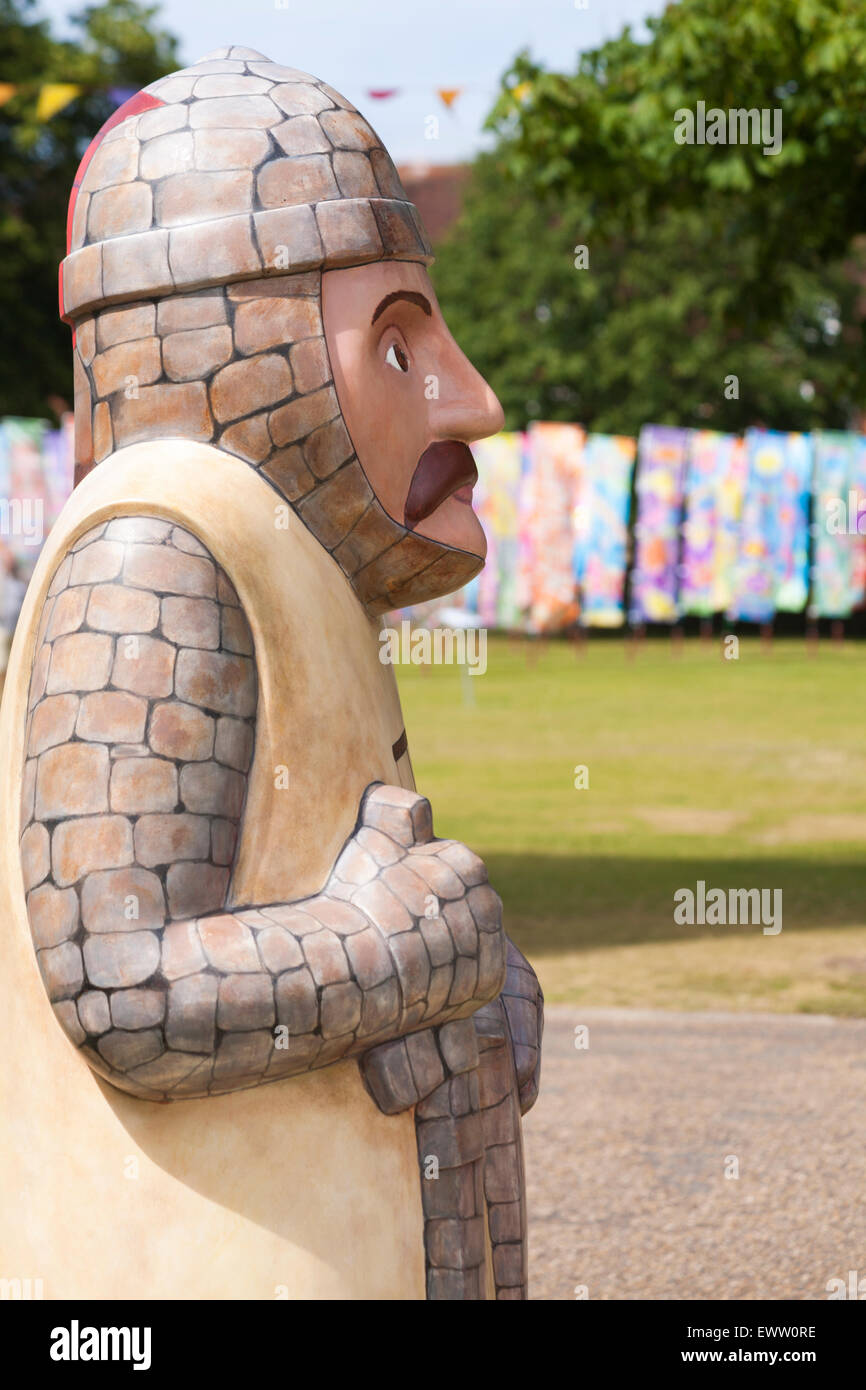 Baron Conrandin sculpture sur écran, une partie des Barons Sentier à travers Salisbury avec l'Oeil de mondes installation Drapeau Batik Banque D'Images