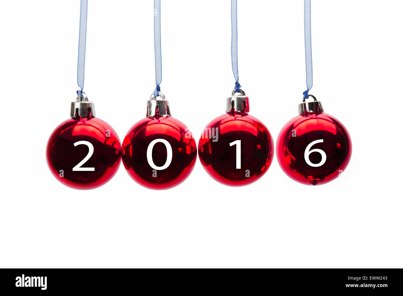 Hanging red christmas balls avec les chiffres de l'année 2016 isolé sur fond blanc Banque D'Images