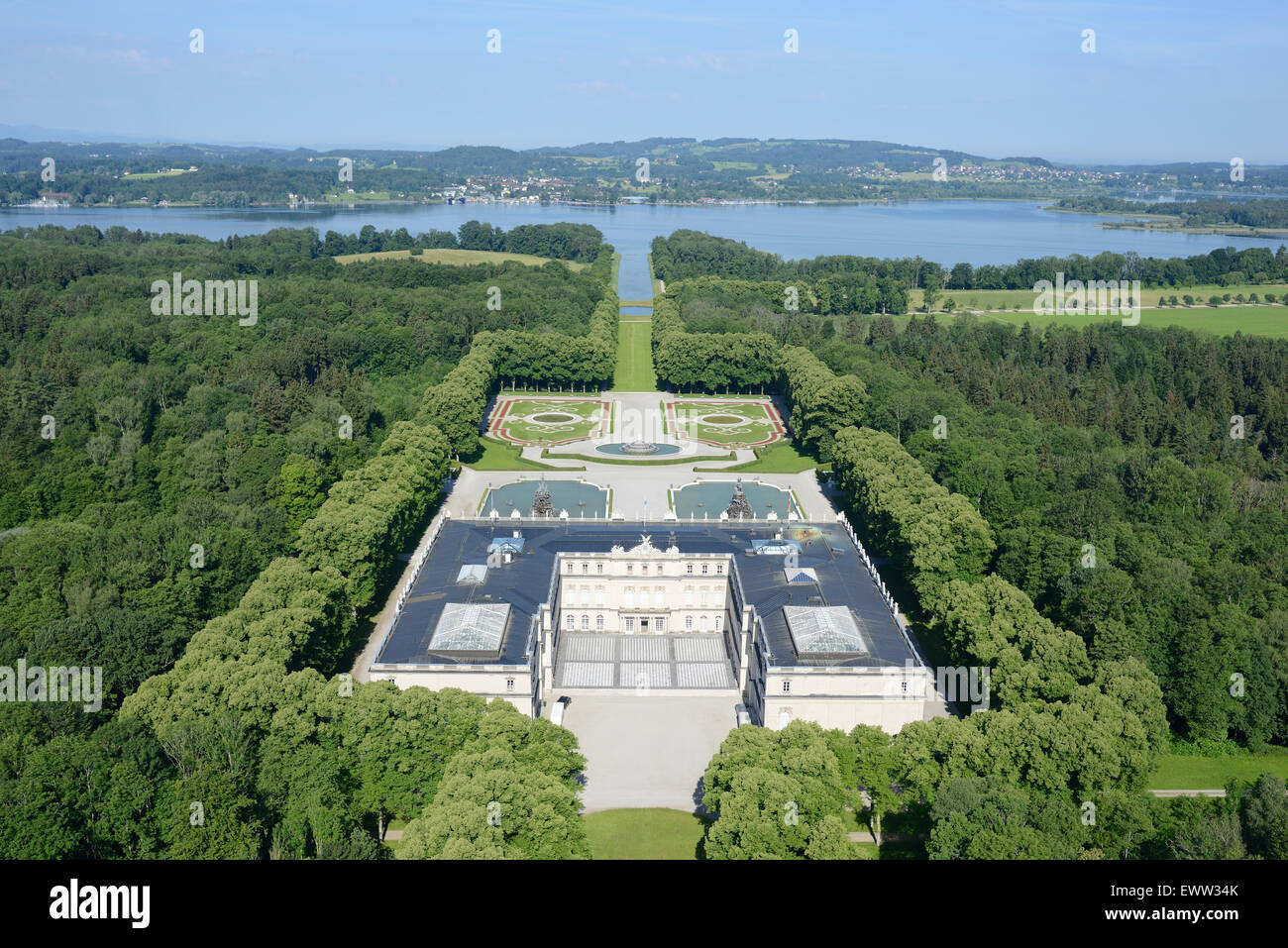 VUE AÉRIENNE.Le palais Herrenchiemsee, une des nombreuses résidences du roi Ludwig IIHerreninsel Island, Lac Chiemsee, Bavière, Allemagne. Banque D'Images