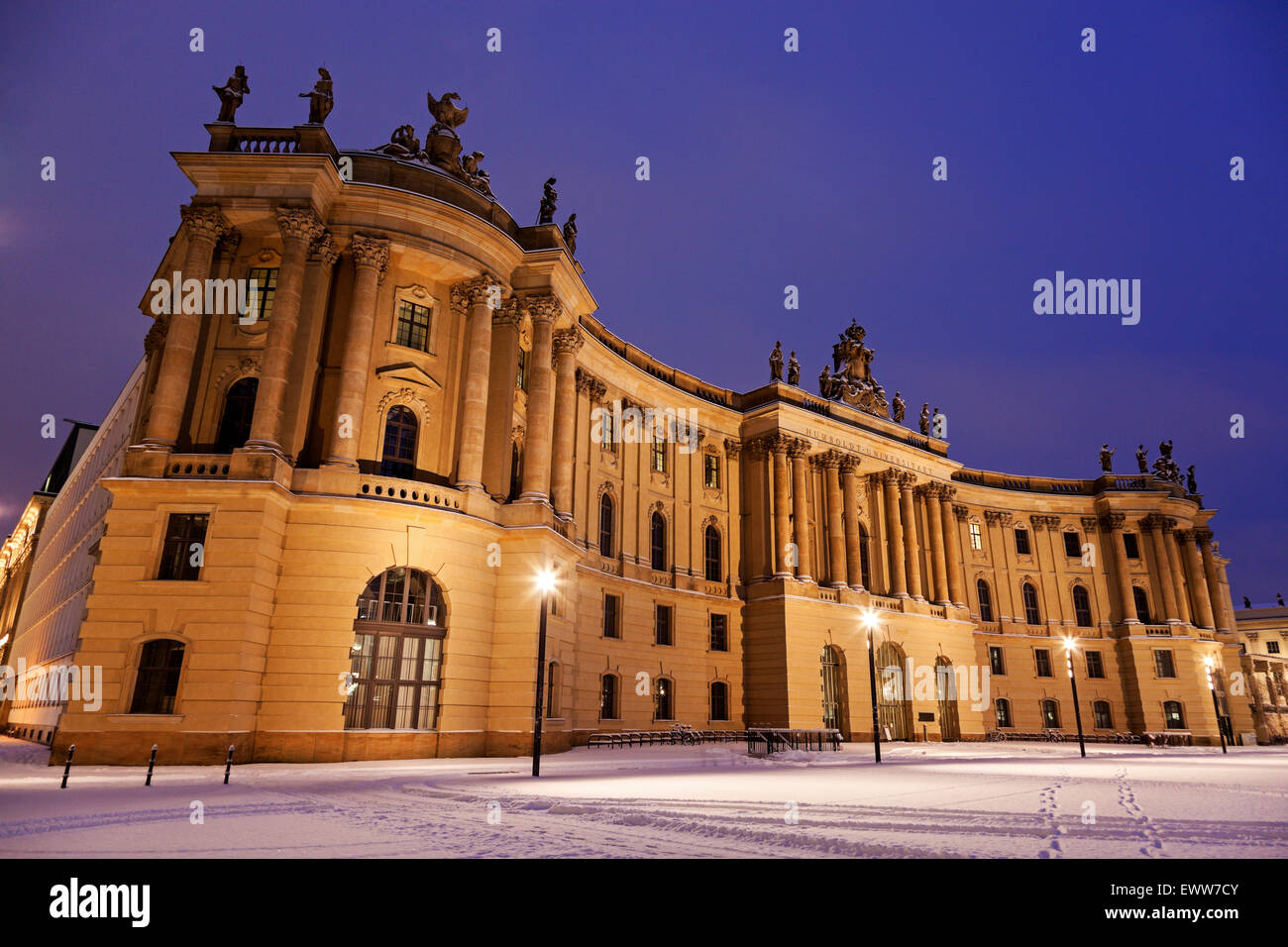 Ancienne bibliothèque pendant le lever du soleil Banque D'Images