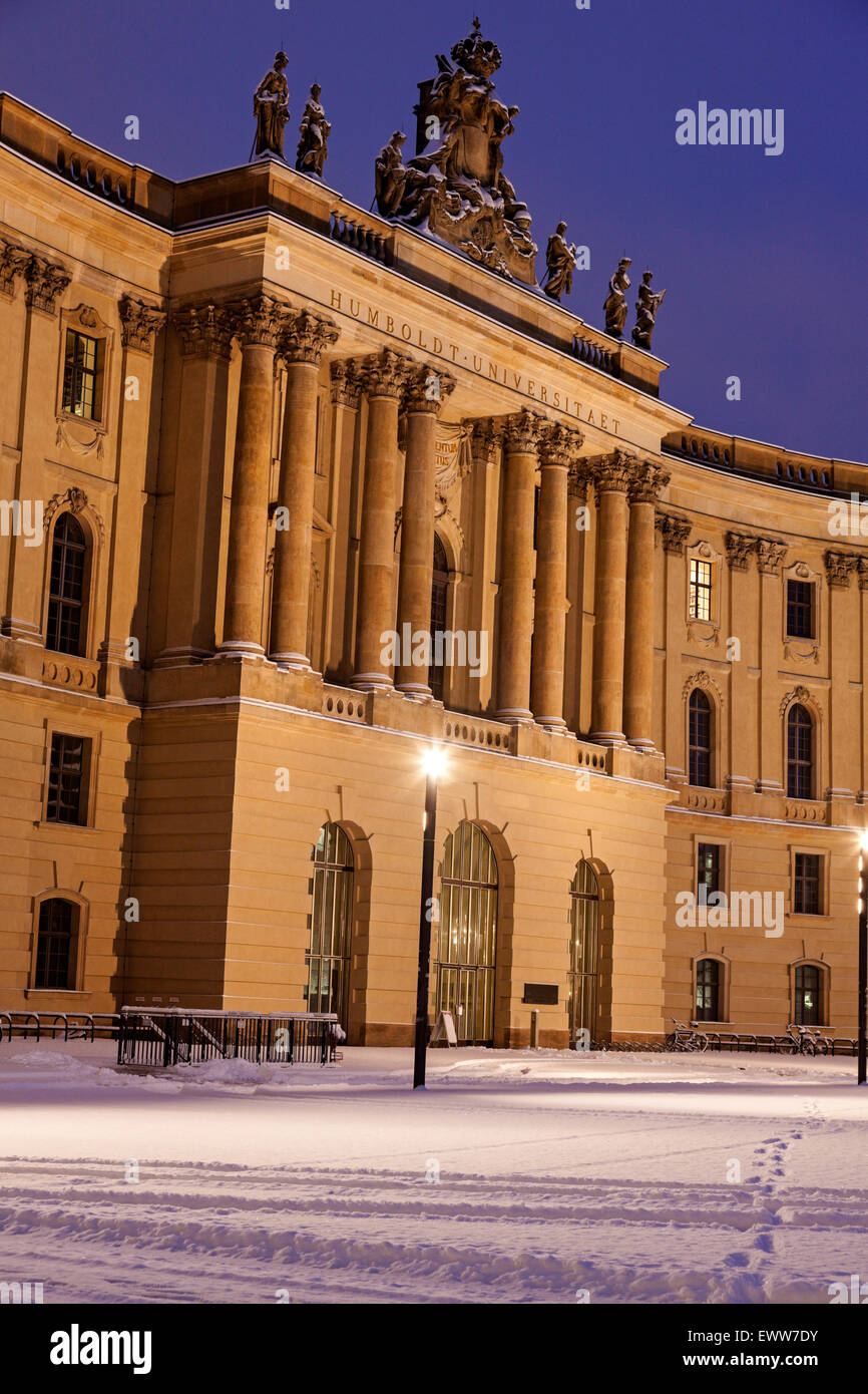 Ancienne Bibliothèque à Berlin pendant le lever du soleil d'hiver Banque D'Images