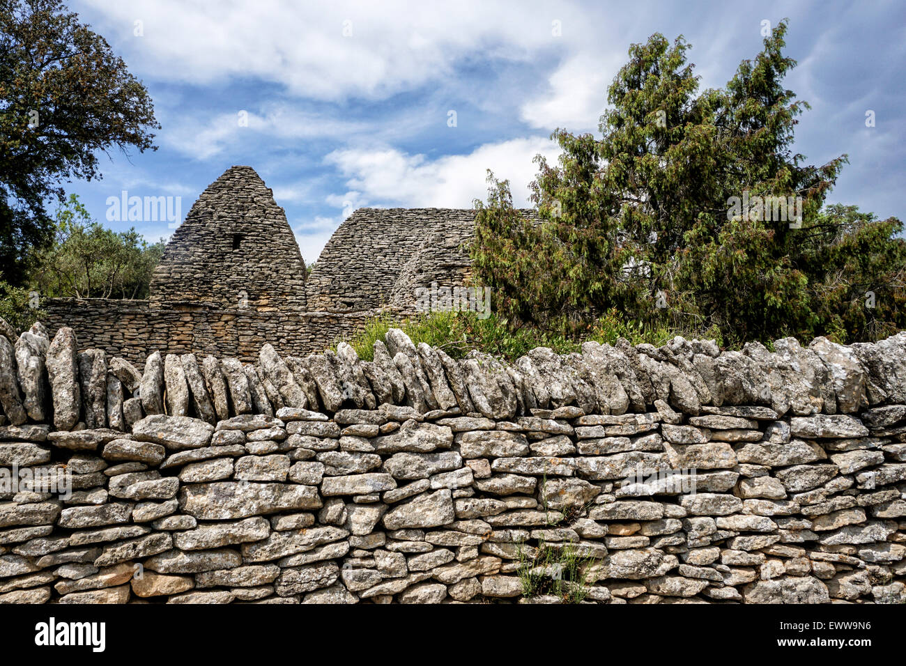 Cabane en pierre, le village des Bories, musée en plein air à proximité de Gordes, Provence, France Banque D'Images