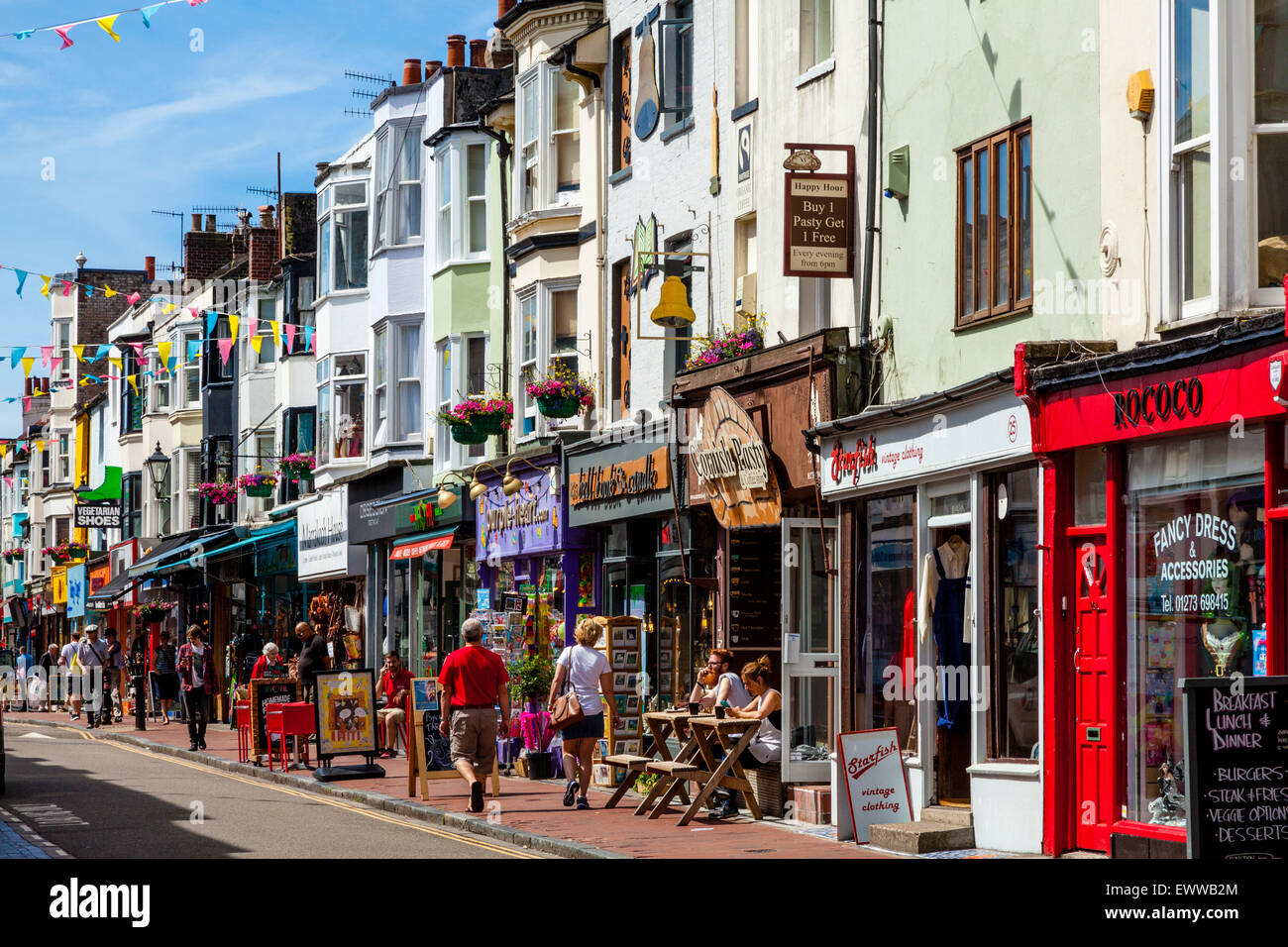 Boutiques colorées, North Laine, Brighton, Sussex, UK Banque D'Images