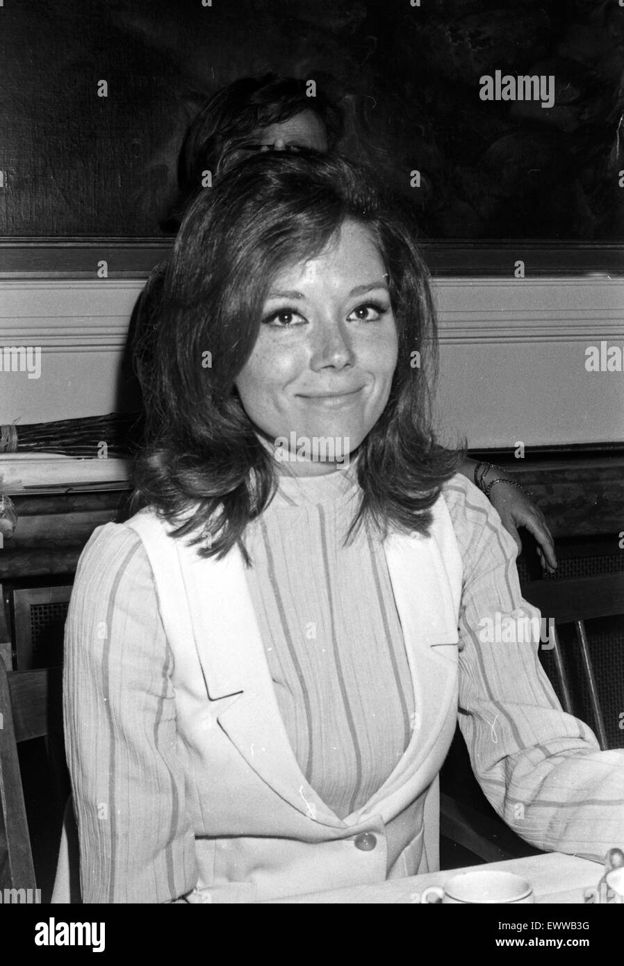 Britische Schauspielerin Diana Rigg, Deutschland 1960 er Jahre. L'actrice britannique Diana Rigg, l'Allemagne des années 1960. 24x36Neg174 Banque D'Images