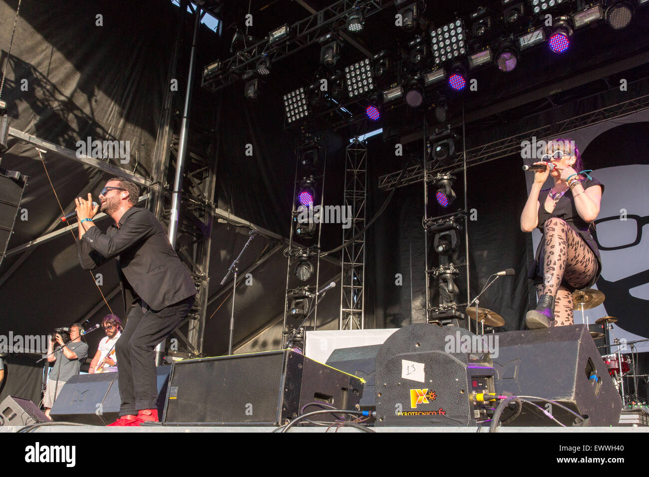 Dover, Deleware, USA. 19 Juin, 2015. ALAN WILKINS (L) et l'OFFICE DE RYAN du Big Data en concert sur la scène du Festival de musique de Firefly à Dover, Delaware © Daniel DeSlover/ZUMA/Alamy Fil Live News Banque D'Images