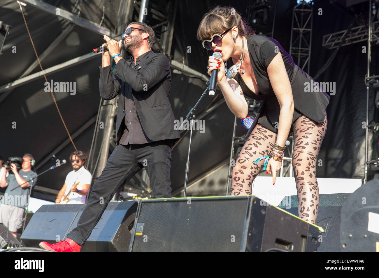 Dover, Deleware, USA. 19 Juin, 2015. ALAN WILKINS (L) et l'OFFICE DE RYAN du Big Data en concert sur la scène du Festival de musique de Firefly à Dover, Delaware © Daniel DeSlover/ZUMA/Alamy Fil Live News Banque D'Images
