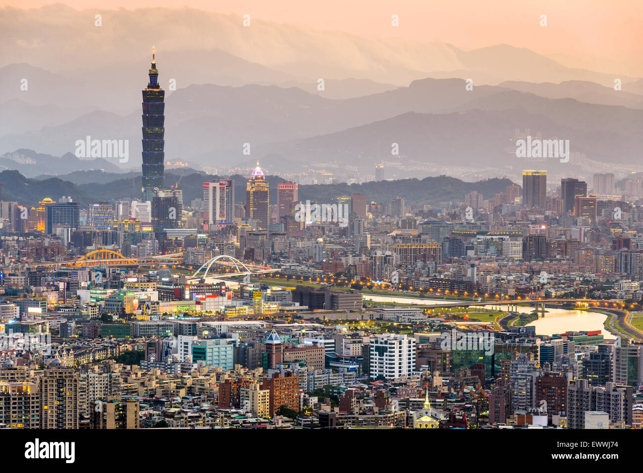 Taipei, Taïwan sur les toits de la ville. Banque D'Images