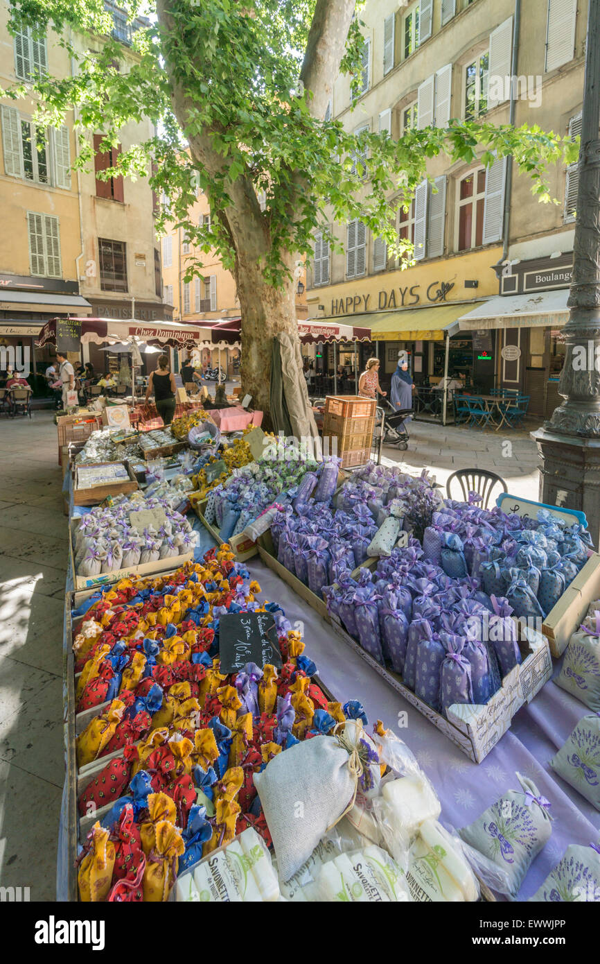 Marché , Place Richelme, lavande, Souvenirs , Aix en Provence, bouche du Rhone, France Banque D'Images