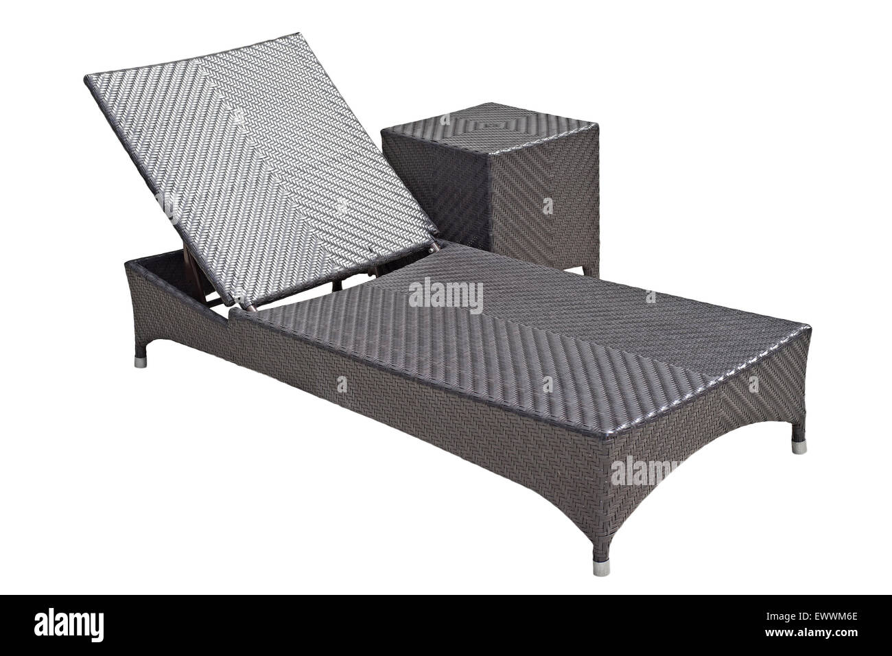 Transats en bois tissé isolé sur fond blanc Banque D'Images