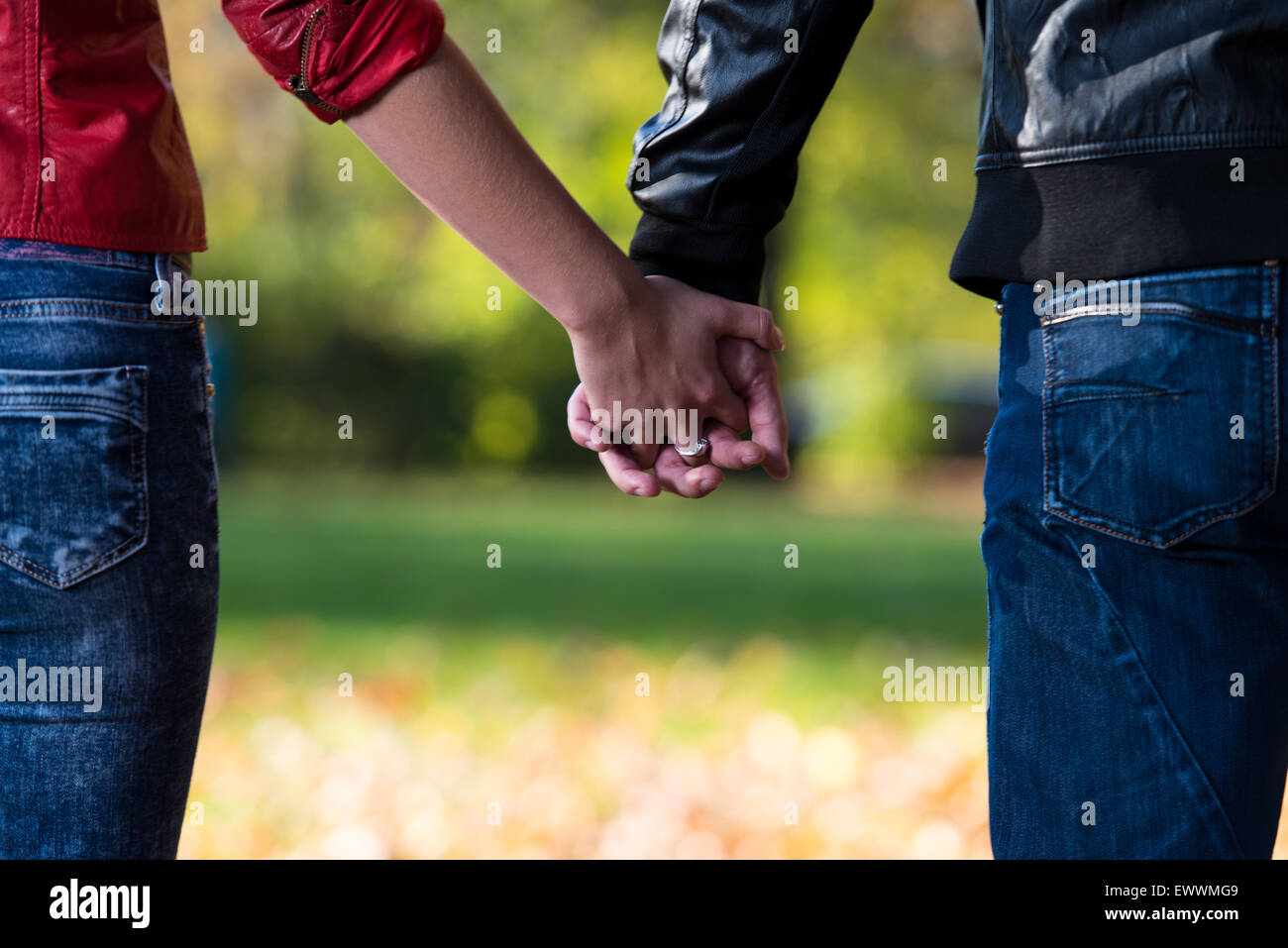 Couple Holding Hands Banque D'Images