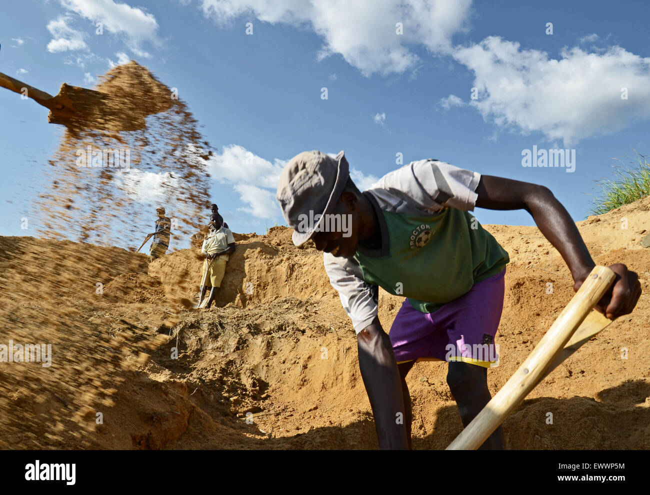 L'exploitation minière artisanale de diamants à ciel ouvert dans le district de Kono, Sierra Leone Banque D'Images