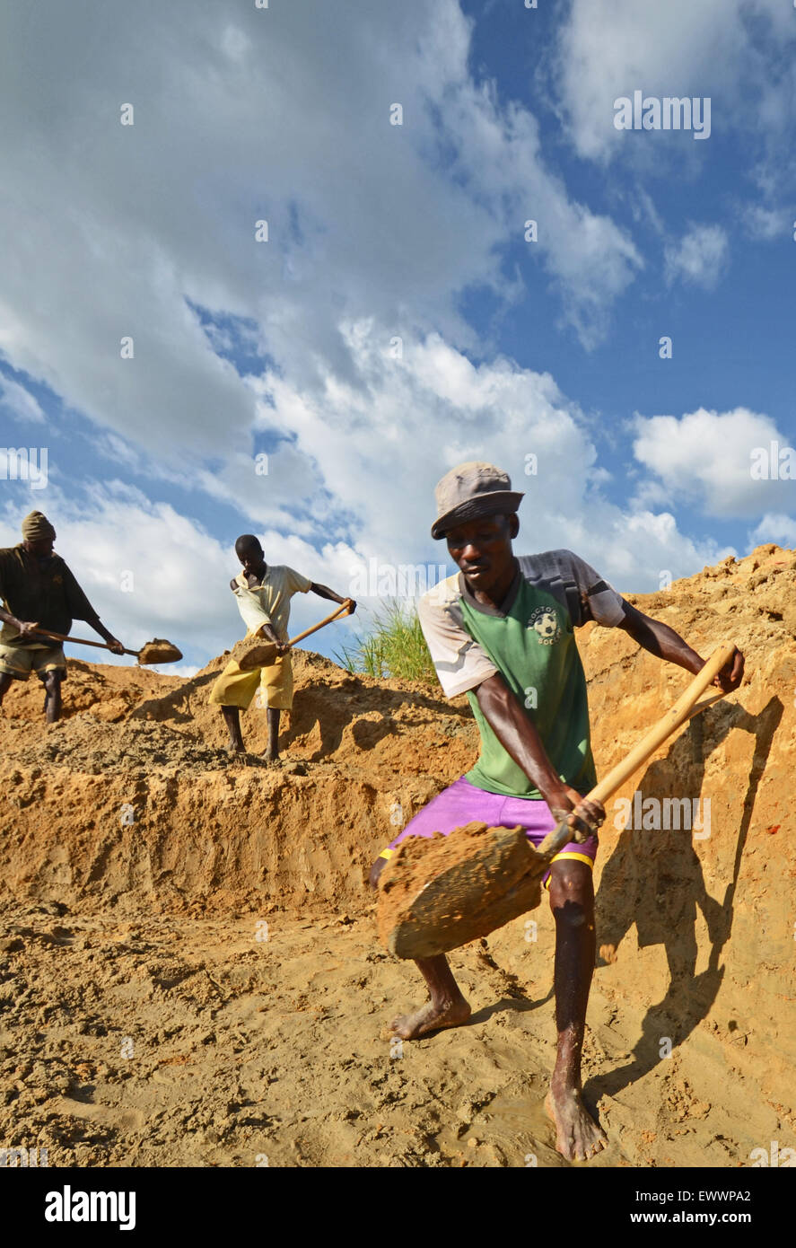 L'exploitation minière artisanale de diamants à ciel ouvert dans le district de Kono, Sierra Leone Banque D'Images