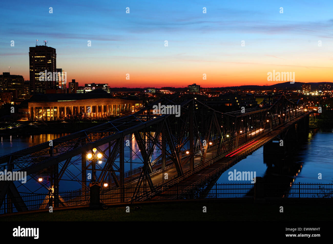 Le Pont Alexandra reliant le Québec et l'Ontario au Canada Banque D'Images